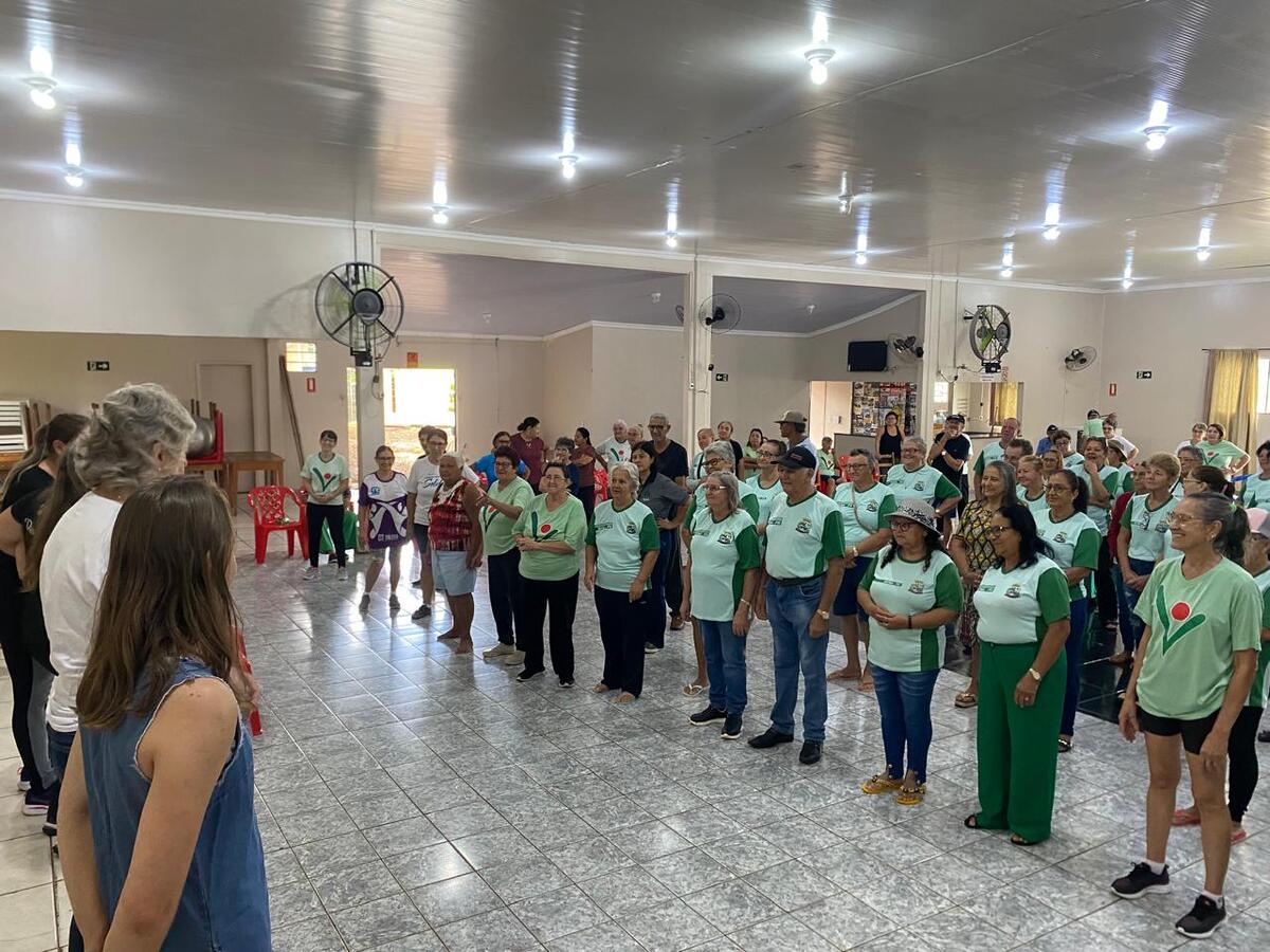 Cerca de 40 idosos do município de Ibema visitaram o Parque Temático das Águas nesta quarta-feira (11) a fim de conhecer o espaço e socializar com os idosos dos Certis de Toledo