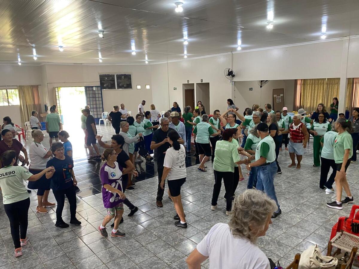 Cerca de 40 idosos do município de Ibema visitaram o Parque Temático das Águas nesta quarta-feira (11) a fim de conhecer o espaço e socializar com os idosos dos Certis de Toledo