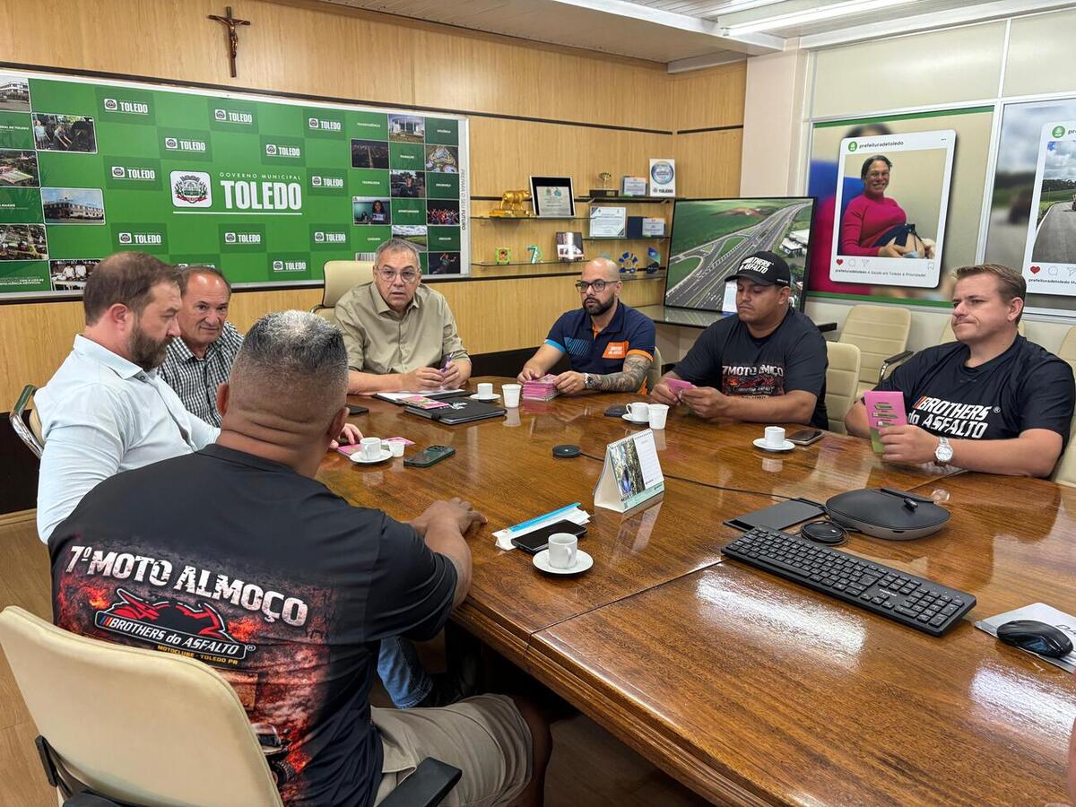 Convite para o sétimo Motoalmoço foi entregue durante encontro no gabinete