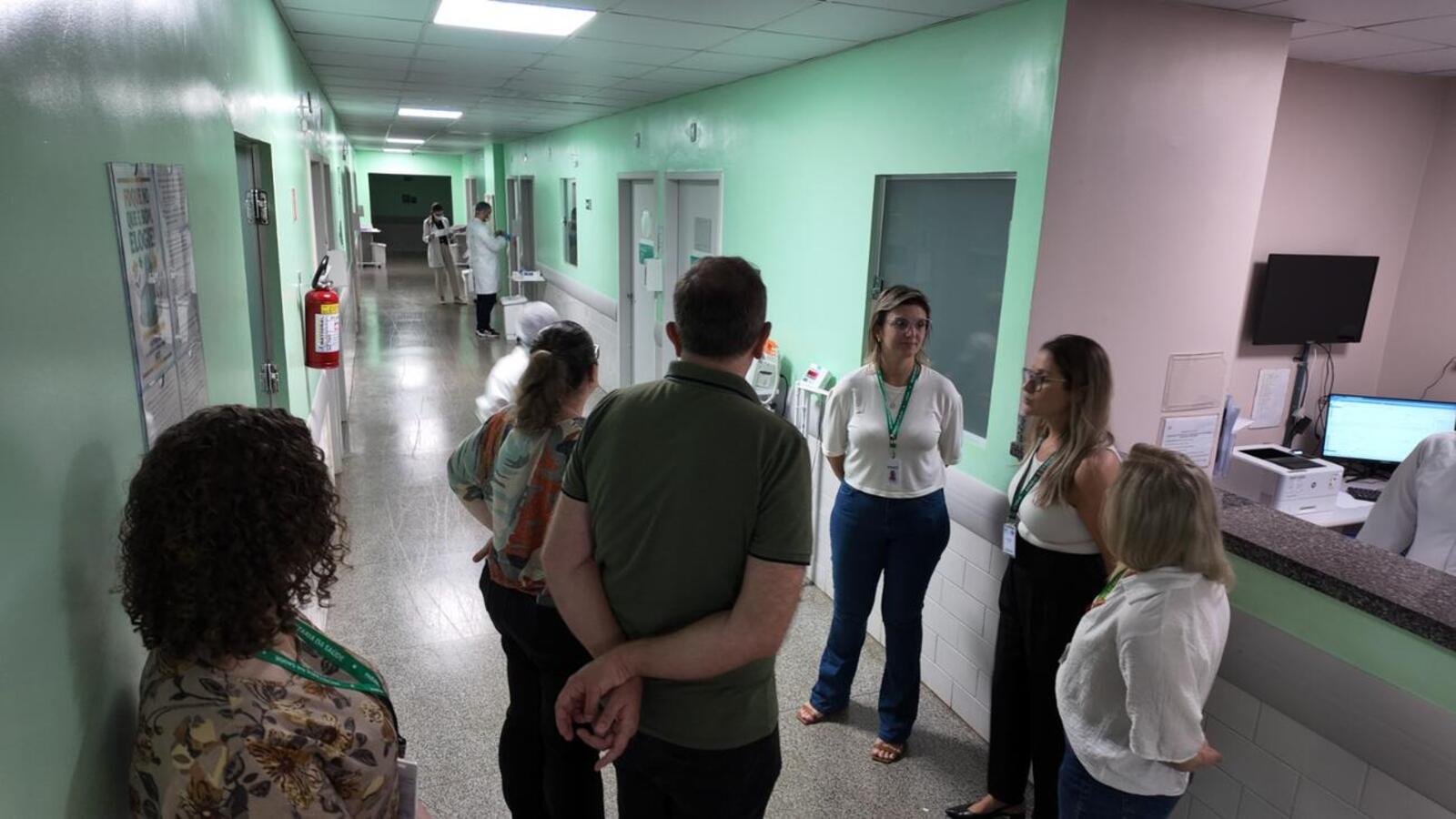 Representantes da Secretaria Municipal de Saúde e da 20ª Regional estiveram na manhã desta terça-feira (24) vistoriando o funcionamento do HRT