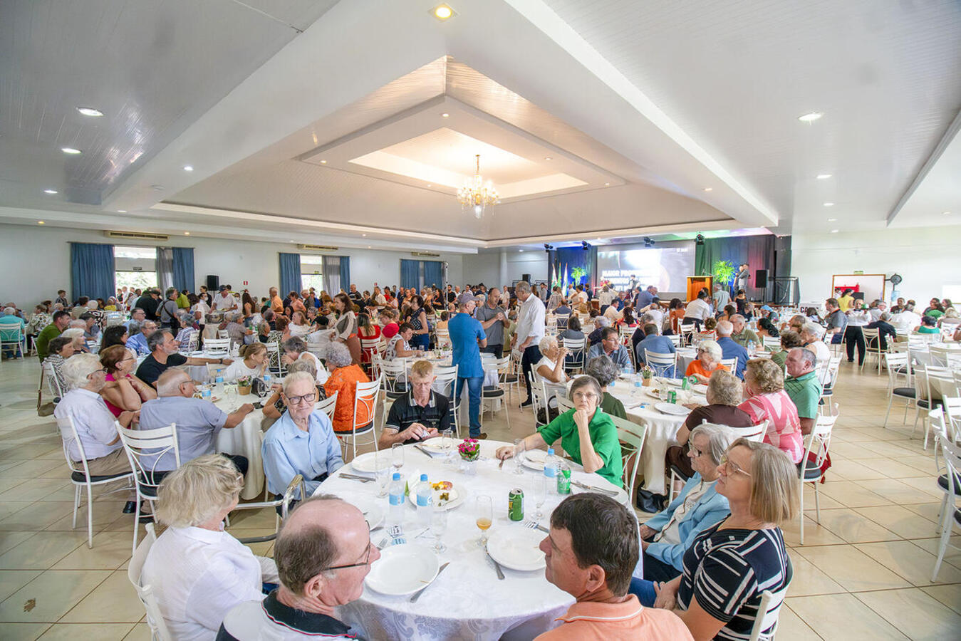 Pessoas que chegaram a Toledo até 1954 foram reconhecidas em evento alusivo ao Dia do Pioneiro, realizado nesta quarta-feira (1º), no salão do Yara Country Clube