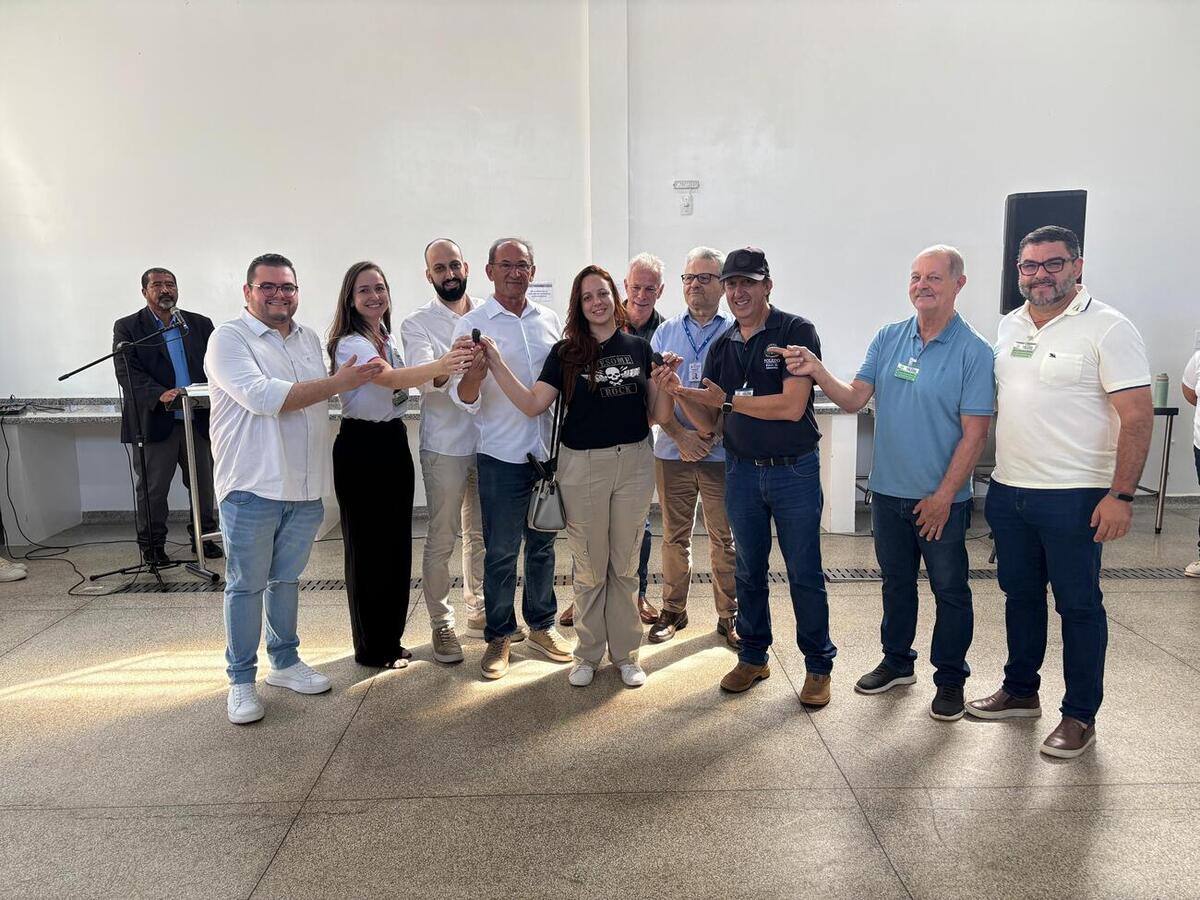Cerimônia, na última quarta-feira (1º), marcou a entrega de duas vans refrigeradas e o reconhecimento às empresas parceiras do programa