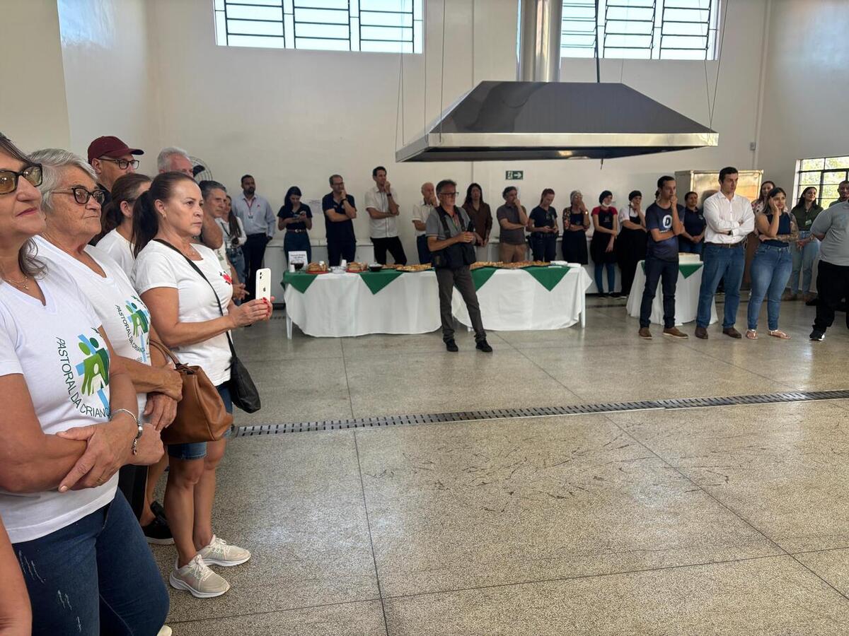 Cerimônia, na última quarta-feira (1º), marcou a entrega de duas vans refrigeradas e o reconhecimento às empresas parceiras do programa