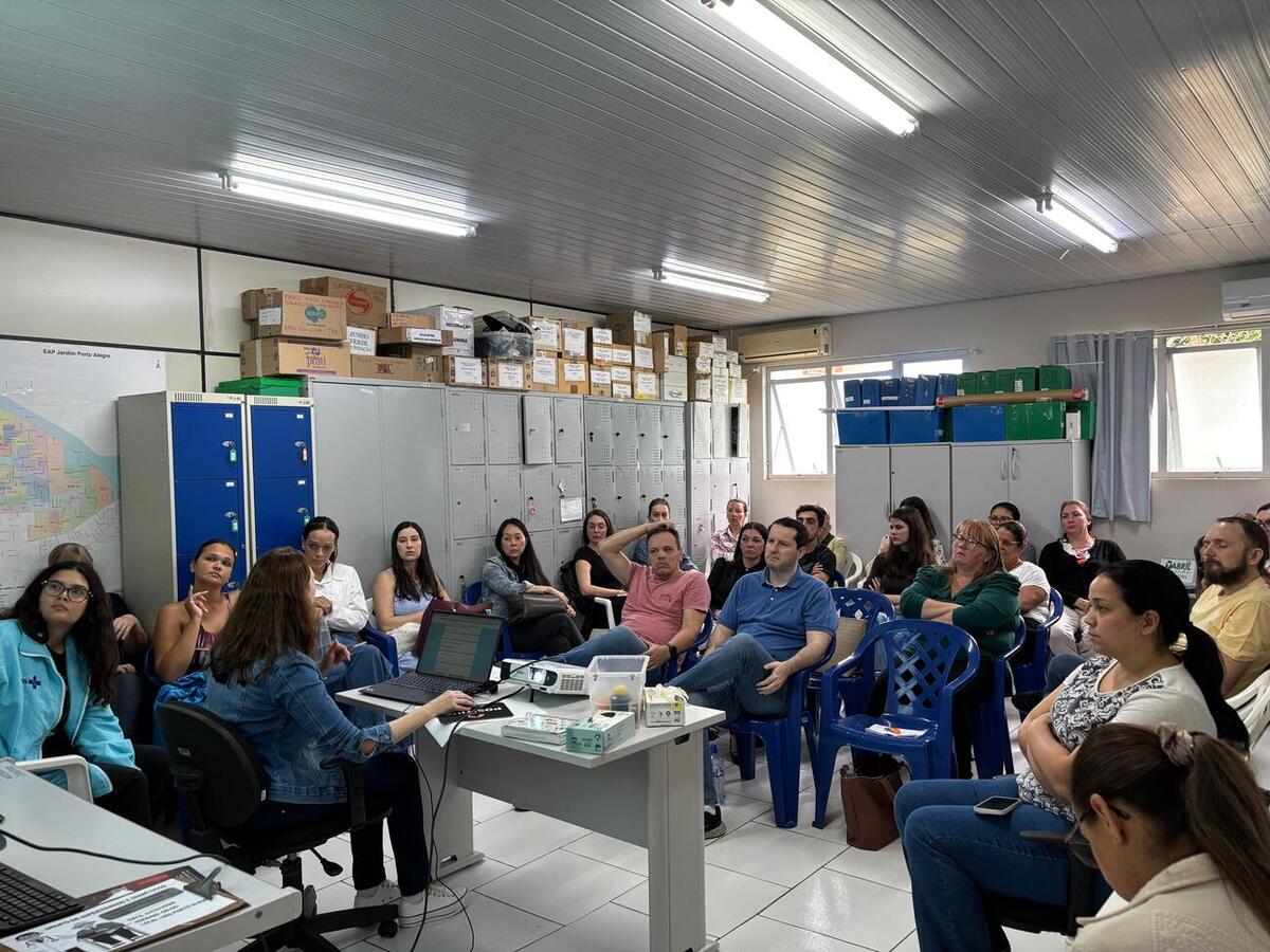 Cerca de 20 profissionais da unidade receberam orientações sobre protocolos de higiene e sobre o Plano de Gerenciamento de Resíduos Sólidos