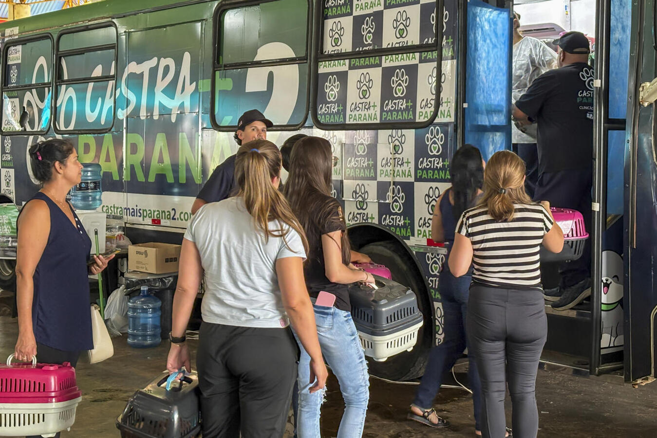 Atendimentos ocorreram no Centro de Eventos e envolveram tutores, ONGs e protetoras independentes