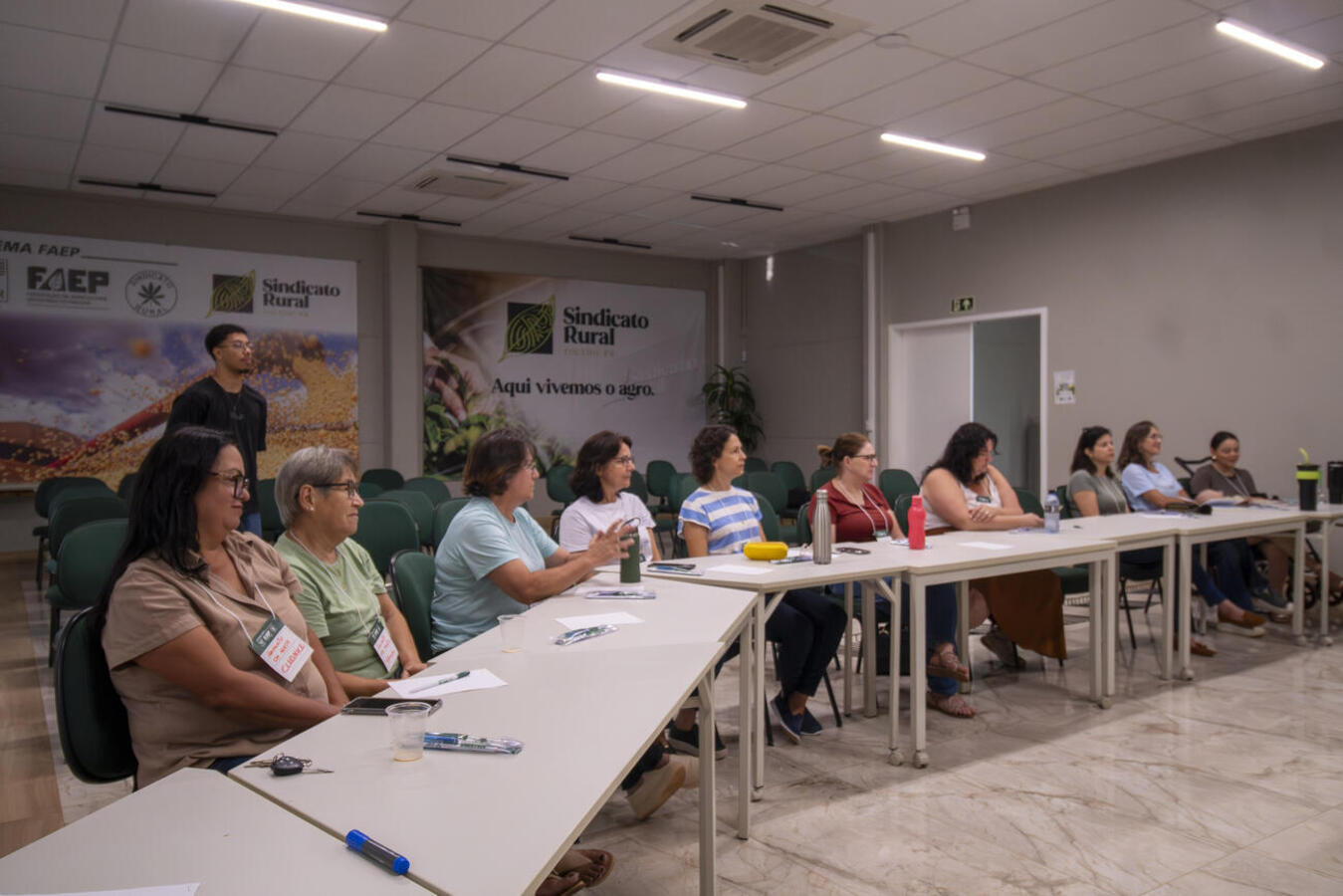 Pessoas do campo participaram nesta quinta-feira (2) do curso de Turismo Rural/Paisagismo e Decoração no Sindicato Rural de Toledo