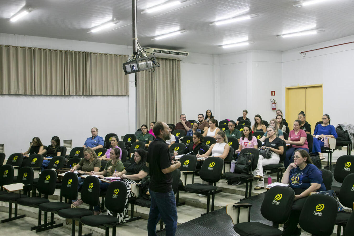 Iniciativa prepara professores para funções de direção e coordenação nas unidades da rede municipal