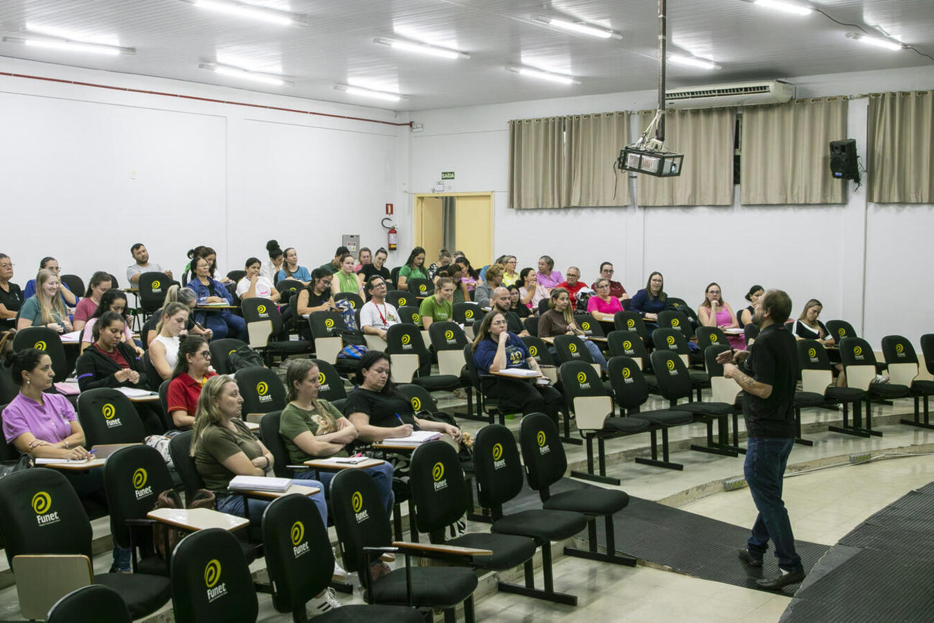 Iniciativa prepara professores para funções de direção e coordenação nas unidades da rede municipal