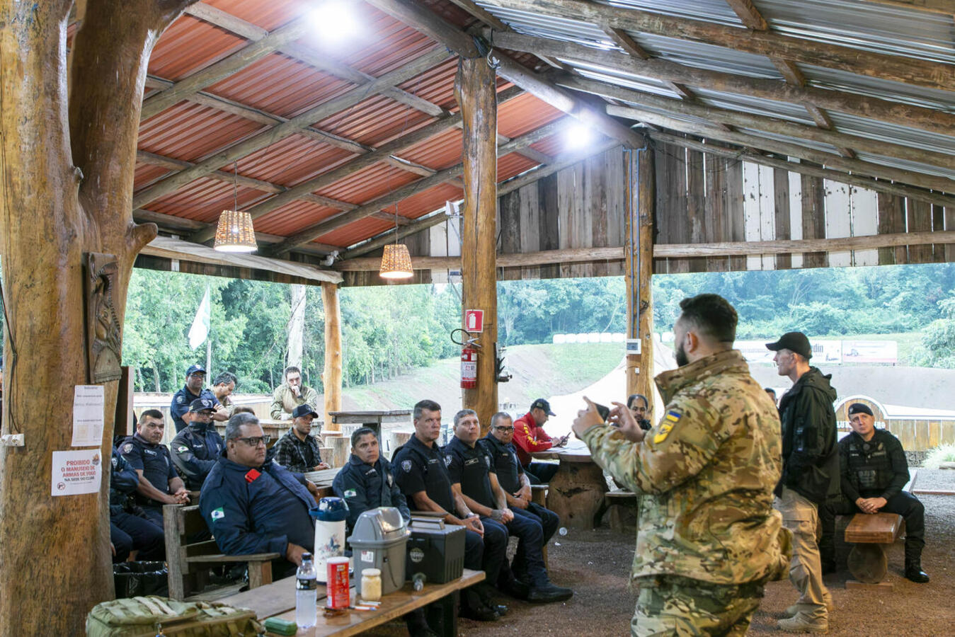Capacitação, na manhã desta quarta (29), reuniu forças de segurança e abordou procedimentos práticos e protocolos de atuação em ocorrências