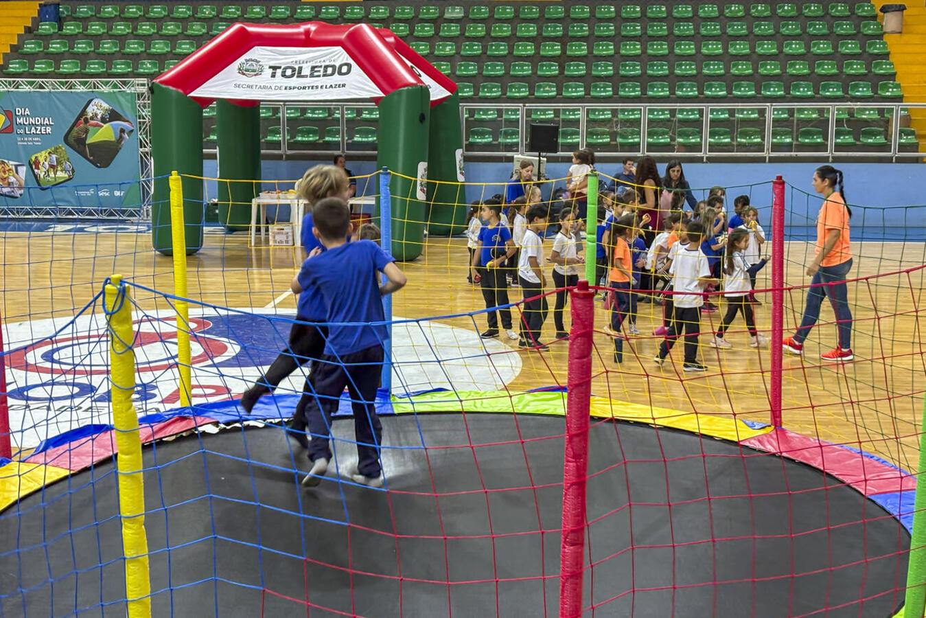 Em comemoração ao Dia Mundial do Lazer, o Ginásio Alcides Pan recebe ação com brincadeiras para crianças