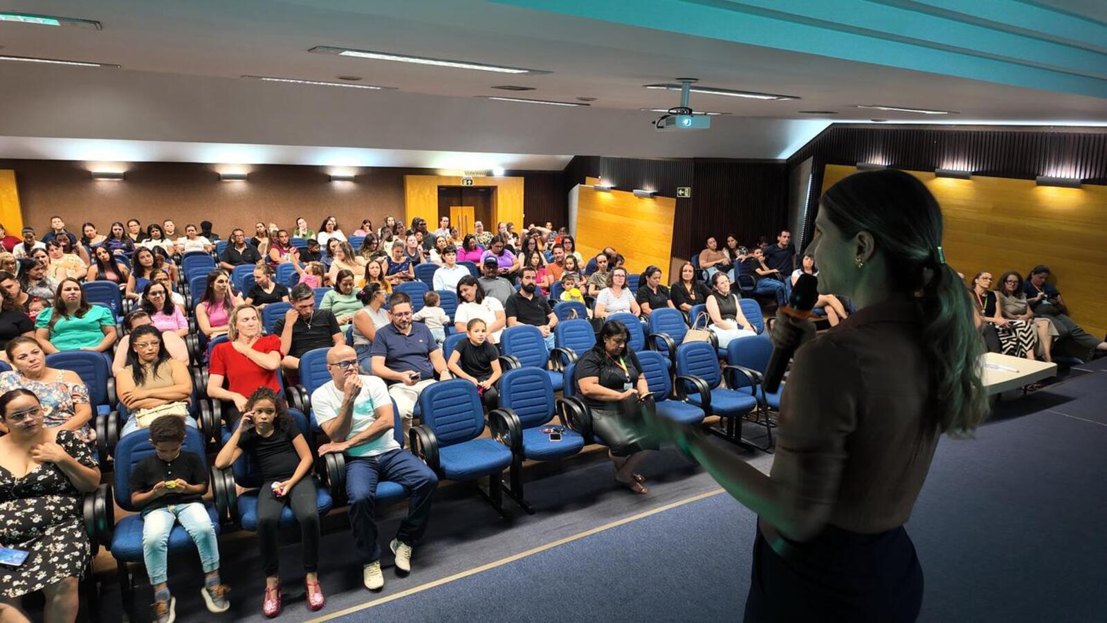 Programa da Secretaria da Educação reuniu, na última quinta-feira (2), pais, professores e comunidade no auditório da FAG/Toledo