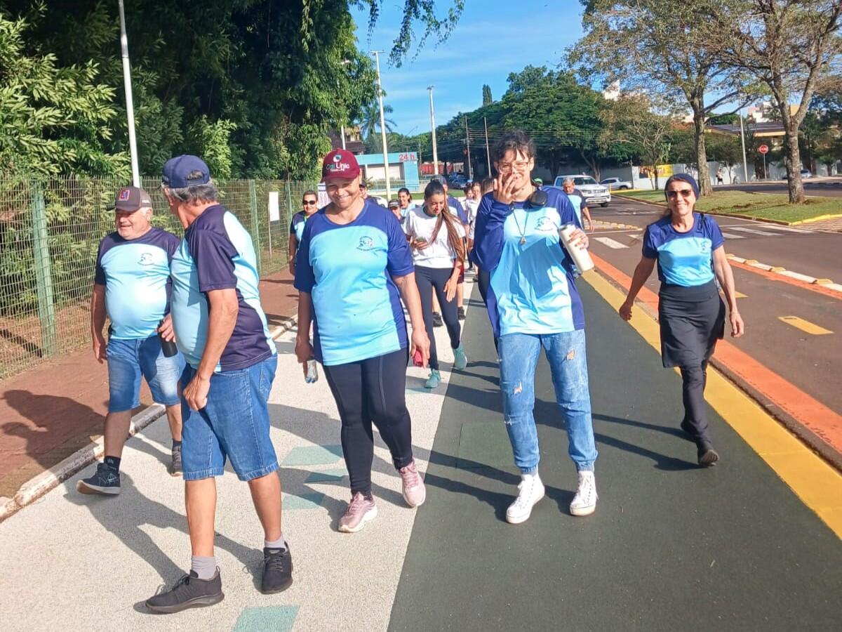 Grupo de caminhada “Saúde em Movimento” realizou um passeio no Parque Ecológico Diva Paim Barth, no Aquário Municipal e na Usina do Conhecimento
