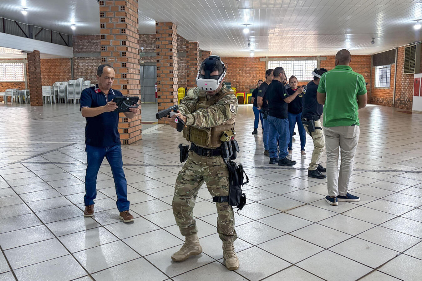 Tecnologia de "gêmeo digital" permite simulações imersivas de invasão escolar e combate a curta distância, elevando o nível de preparo dos oficiais