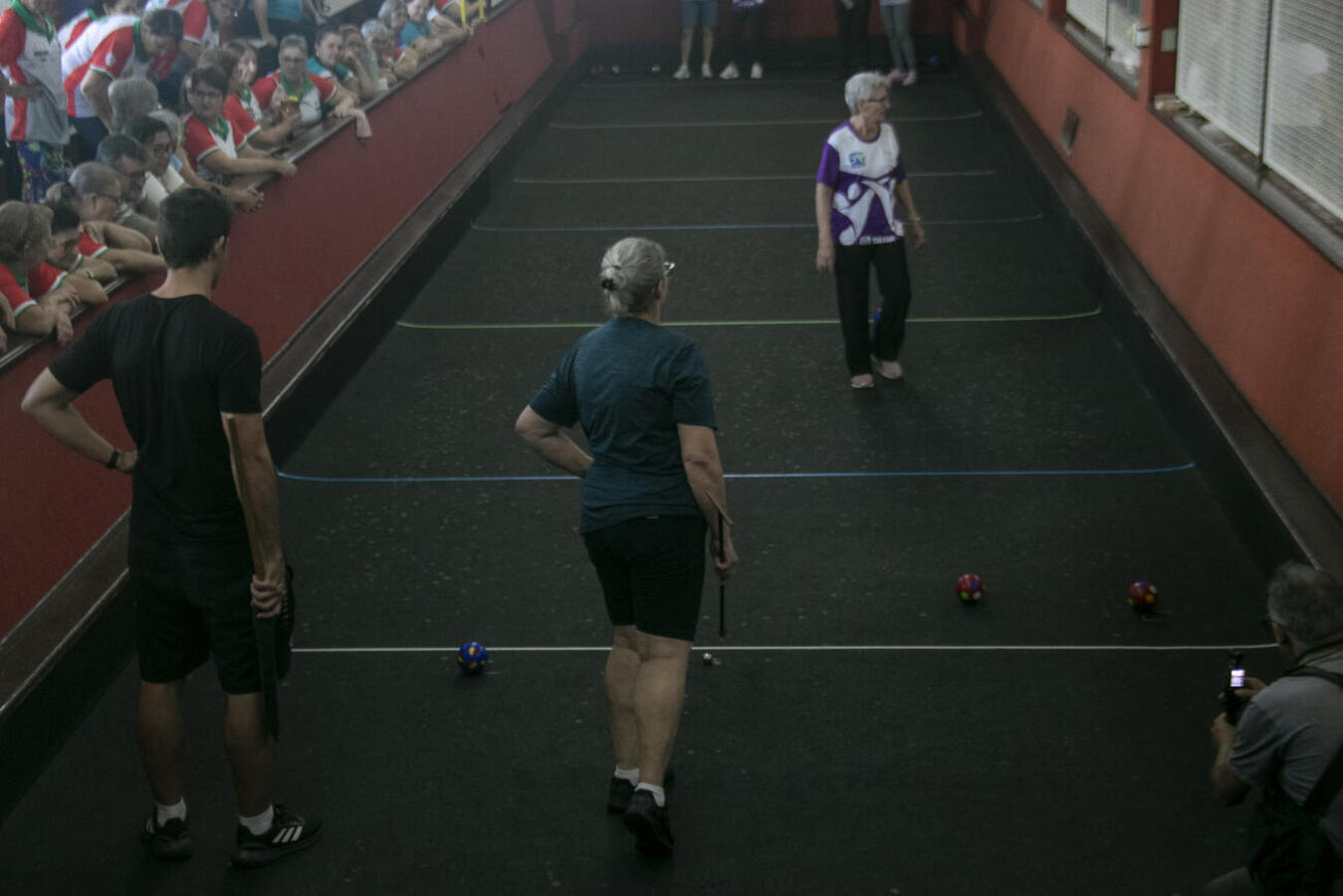 Na última sexta-feira (17) mulheres protagonizaram diversas partidas de bocha no Clube Toledão e aguardam a próxima fase para definirem as campeãs do torneio