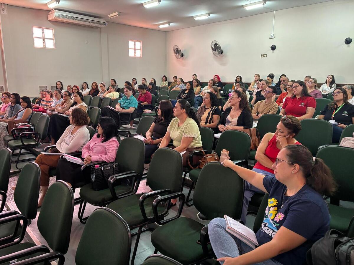 Formações, iniciadas no último sábado (25), no câmpus Toledo da Unioeste, abordam temas relacionados à gestão escolar e à inclusão