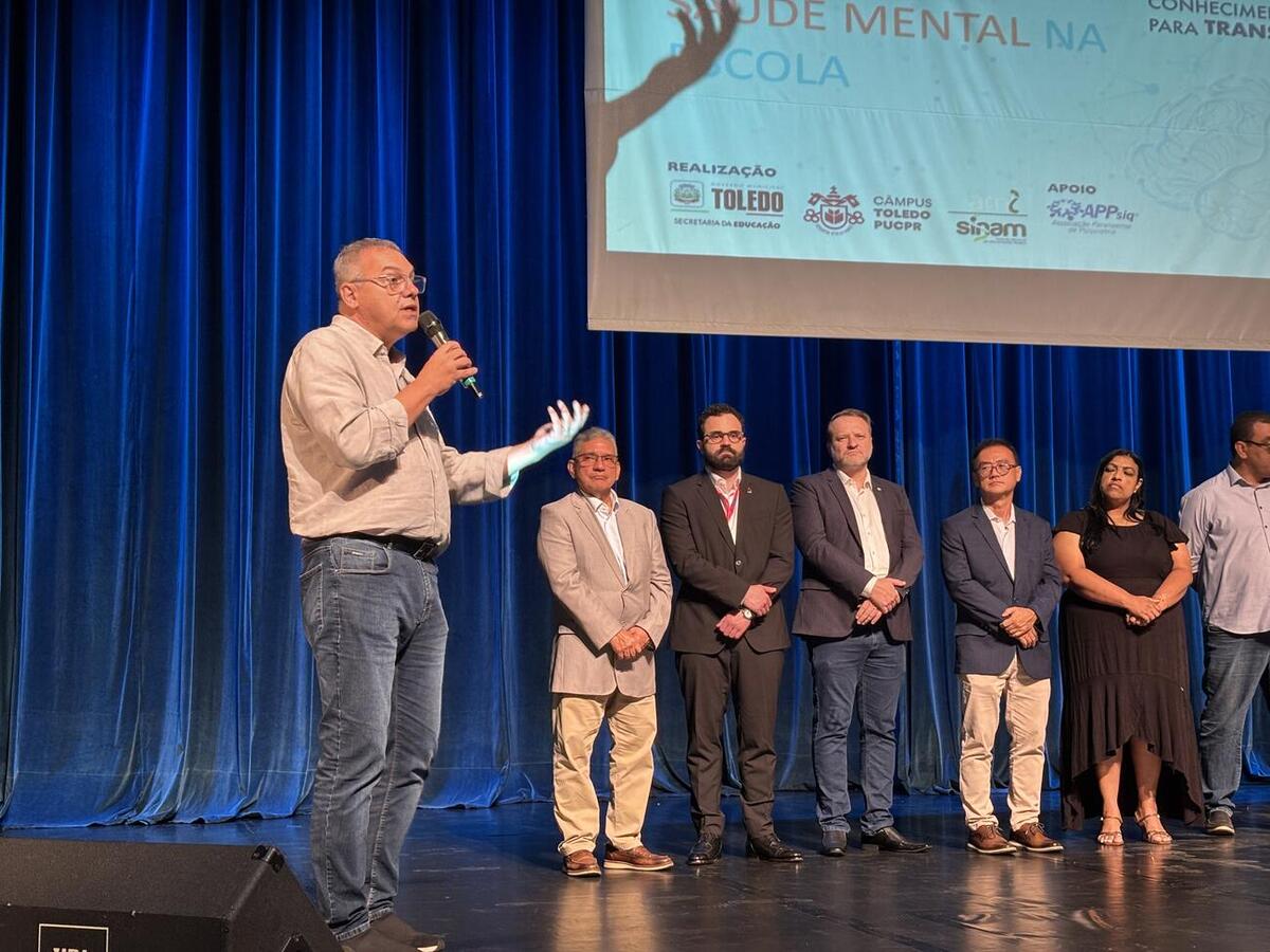 Evento reuniu 800 participantes e abordou temas como TDAH, autismo, ansiedade e bullying no ambiente escolar