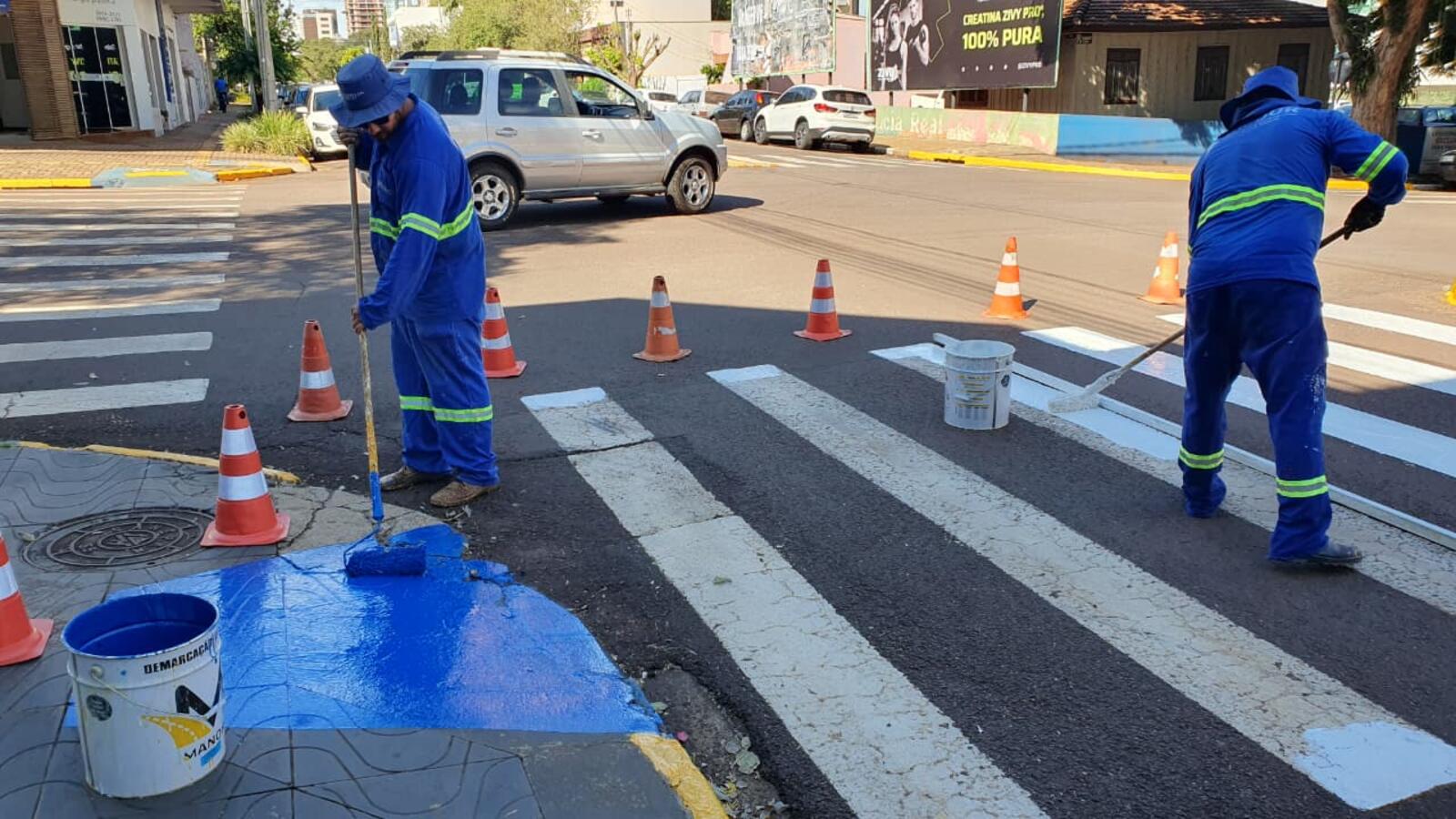Equipes da Emdur realizam serviços de manutenção em diversos pontos da cidade, deixando ruas e avenidas mais bonitas e seguras para condutores e pedestres