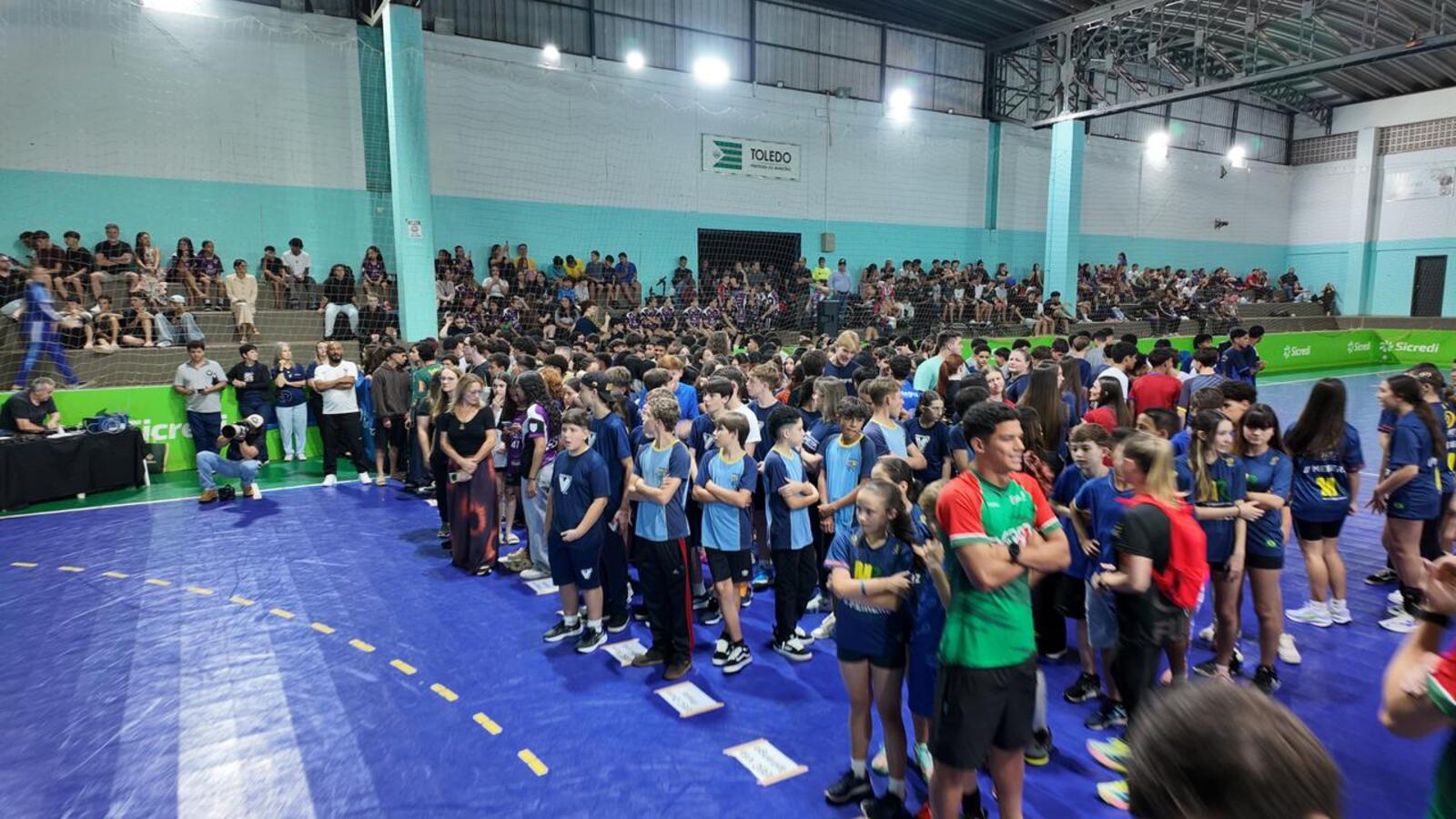 Mais de 3 mil atletas, de 30 escolas, participam da competição que movimenta o município até sexta-feira