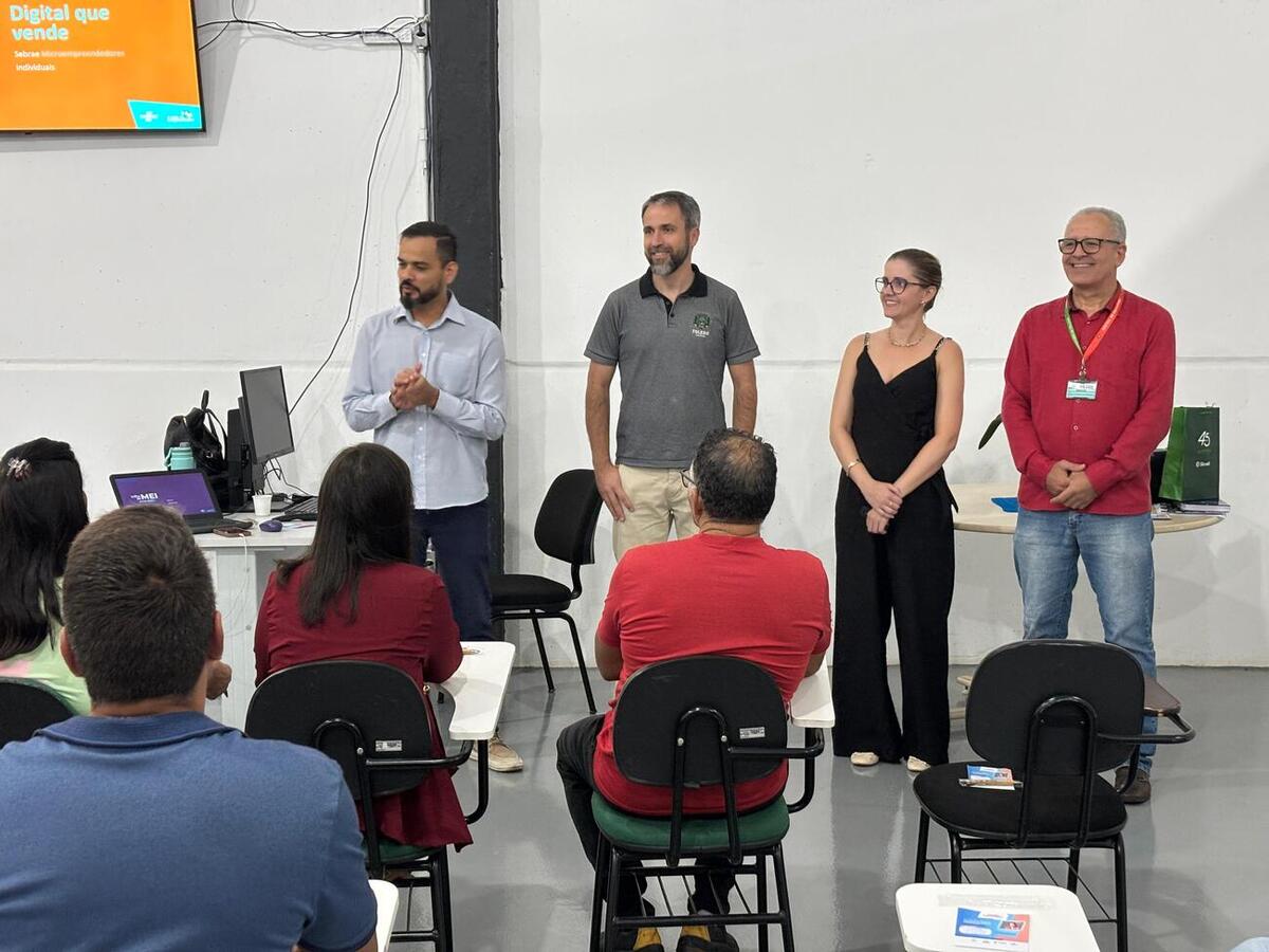 Quarto encontro do Empreende Toledo reuniu empreendedores na Agência do Trabalhador para oficina prática sobre ferramentas digitais e redes sociais