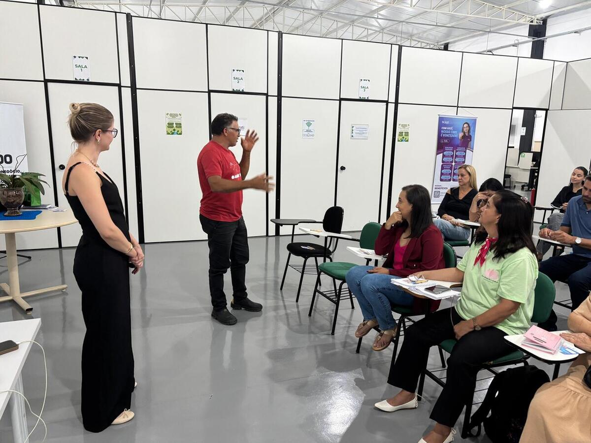 Quarto encontro do Empreende Toledo reuniu empreendedores na Agência do Trabalhador para oficina prática sobre ferramentas digitais e redes sociais