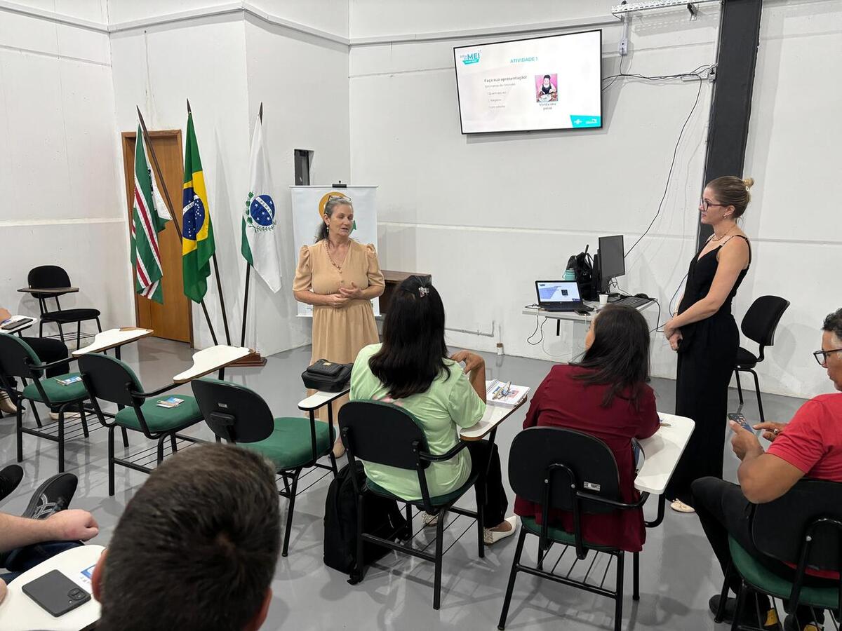 Quarto encontro do Empreende Toledo reuniu empreendedores na Agência do Trabalhador para oficina prática sobre ferramentas digitais e redes sociais