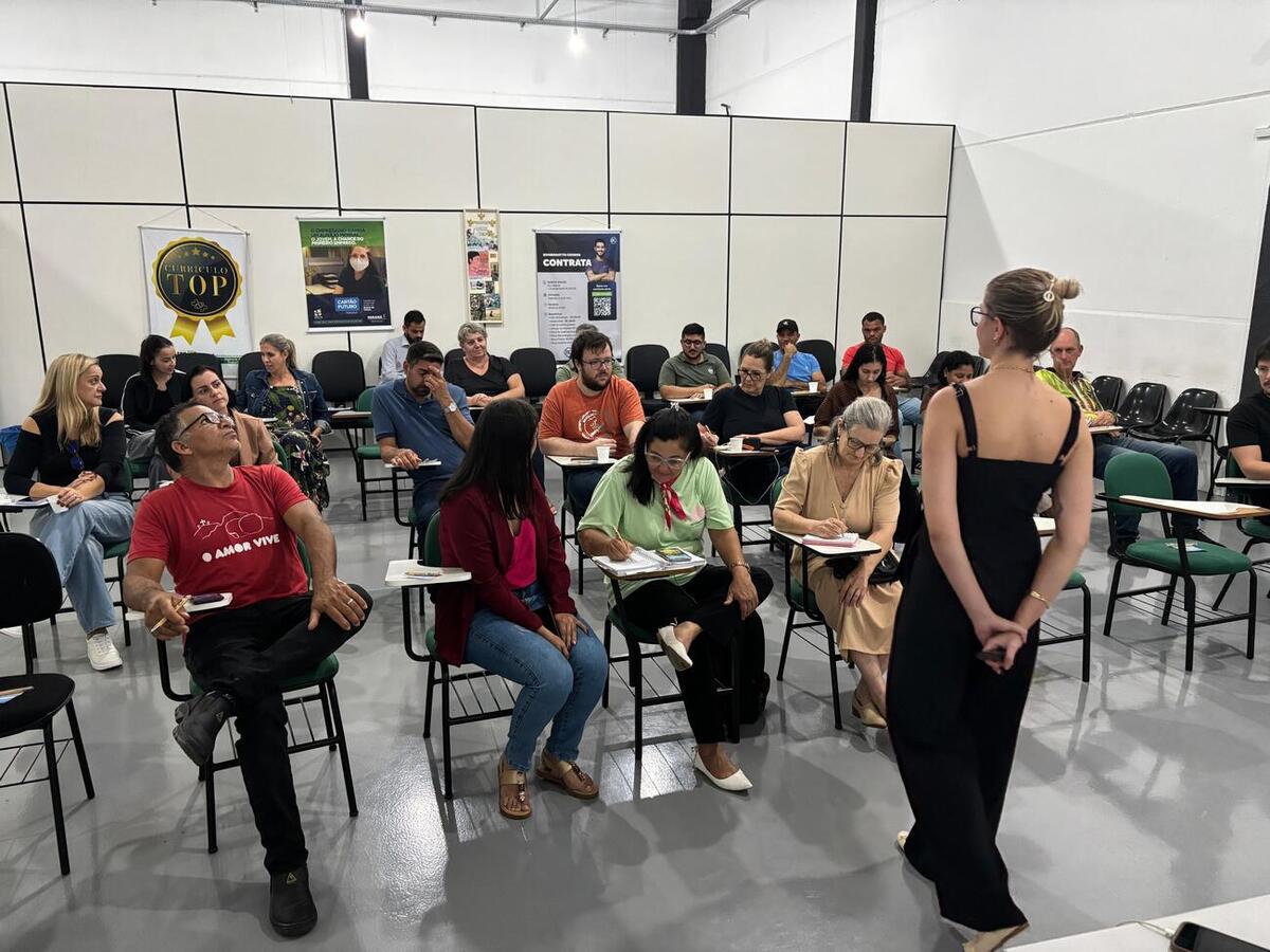 Quarto encontro do Empreende Toledo reuniu empreendedores na Agência do Trabalhador para oficina prática sobre ferramentas digitais e redes sociais