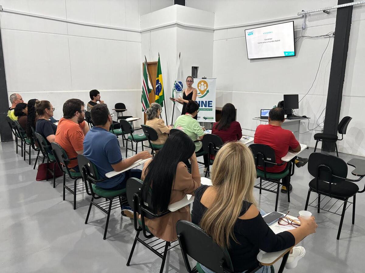 Quarto encontro do Empreende Toledo reuniu empreendedores na Agência do Trabalhador para oficina prática sobre ferramentas digitais e redes sociais