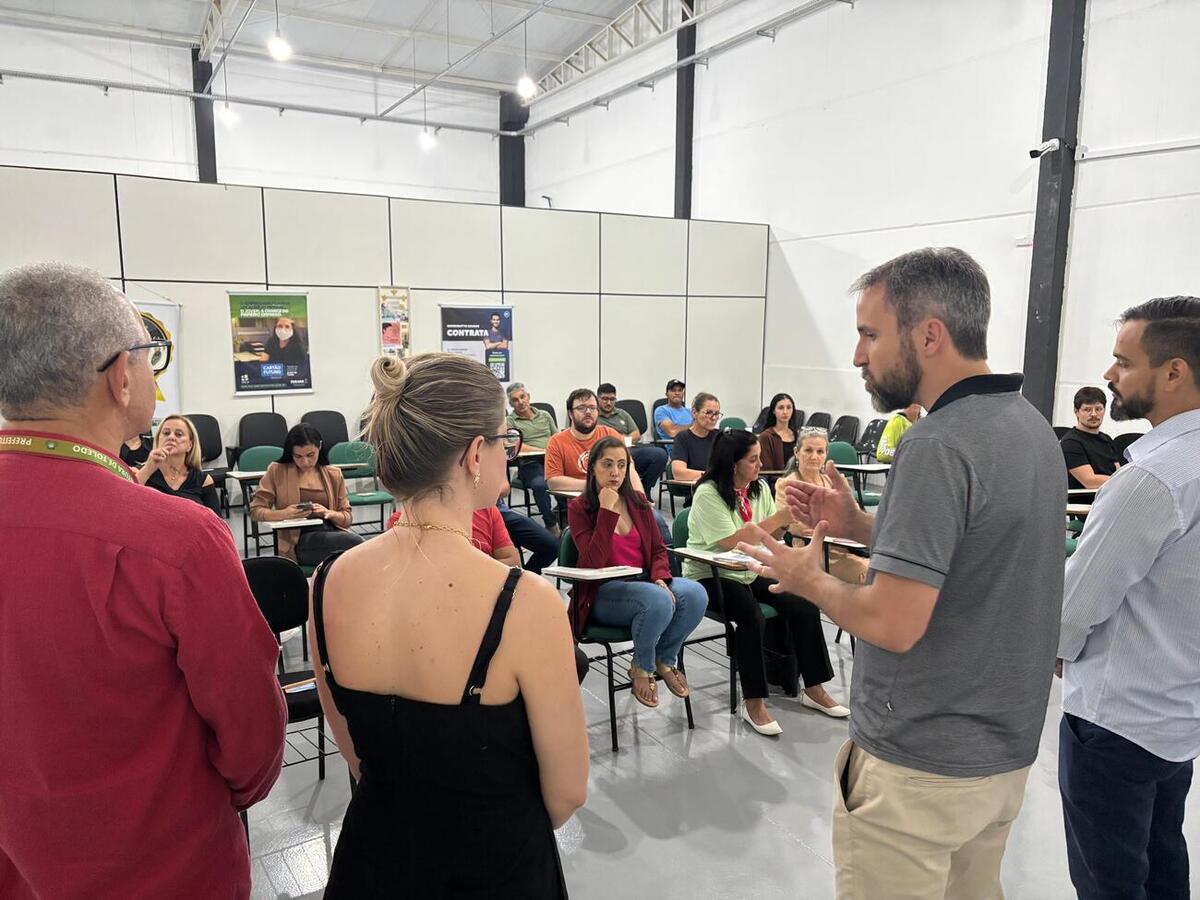 Quarto encontro do Empreende Toledo reuniu empreendedores na Agência do Trabalhador para oficina prática sobre ferramentas digitais e redes sociais