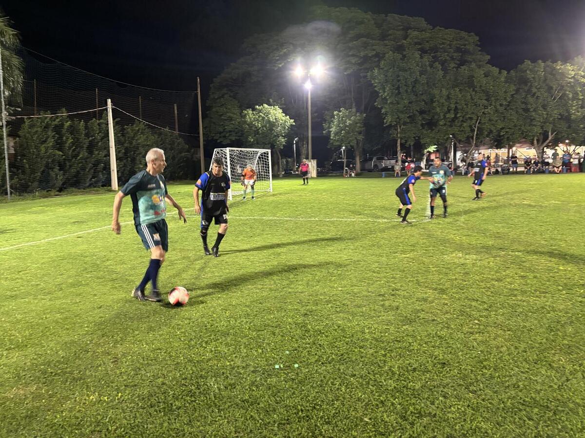 Com dois jogos do Grupo A realizados, o Campeonato Peladão 50+ de Futebol Sete está oficialmente aberto