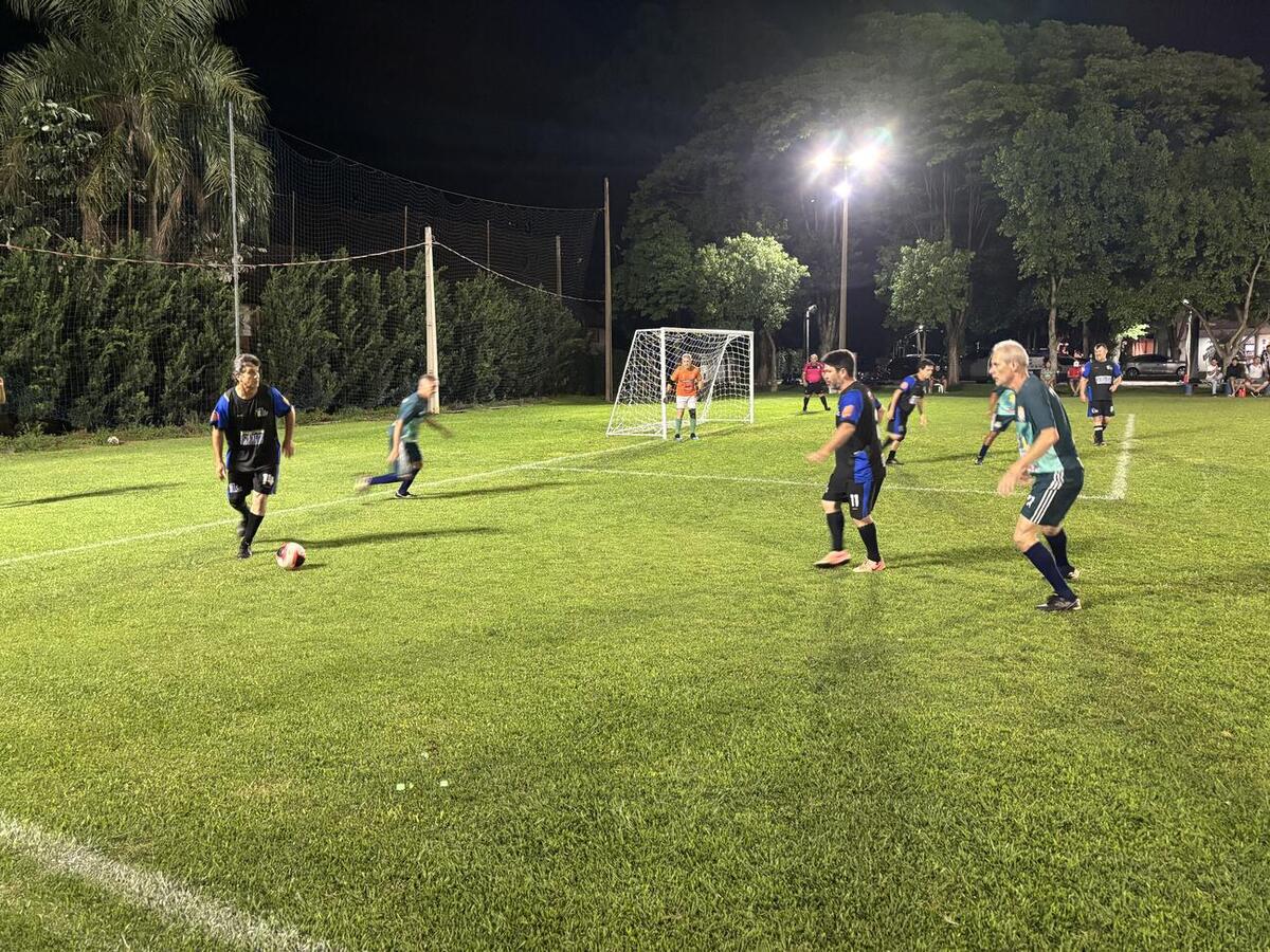 Com dois jogos do Grupo A realizados, o Campeonato Peladão 50+ de Futebol Sete está oficialmente aberto