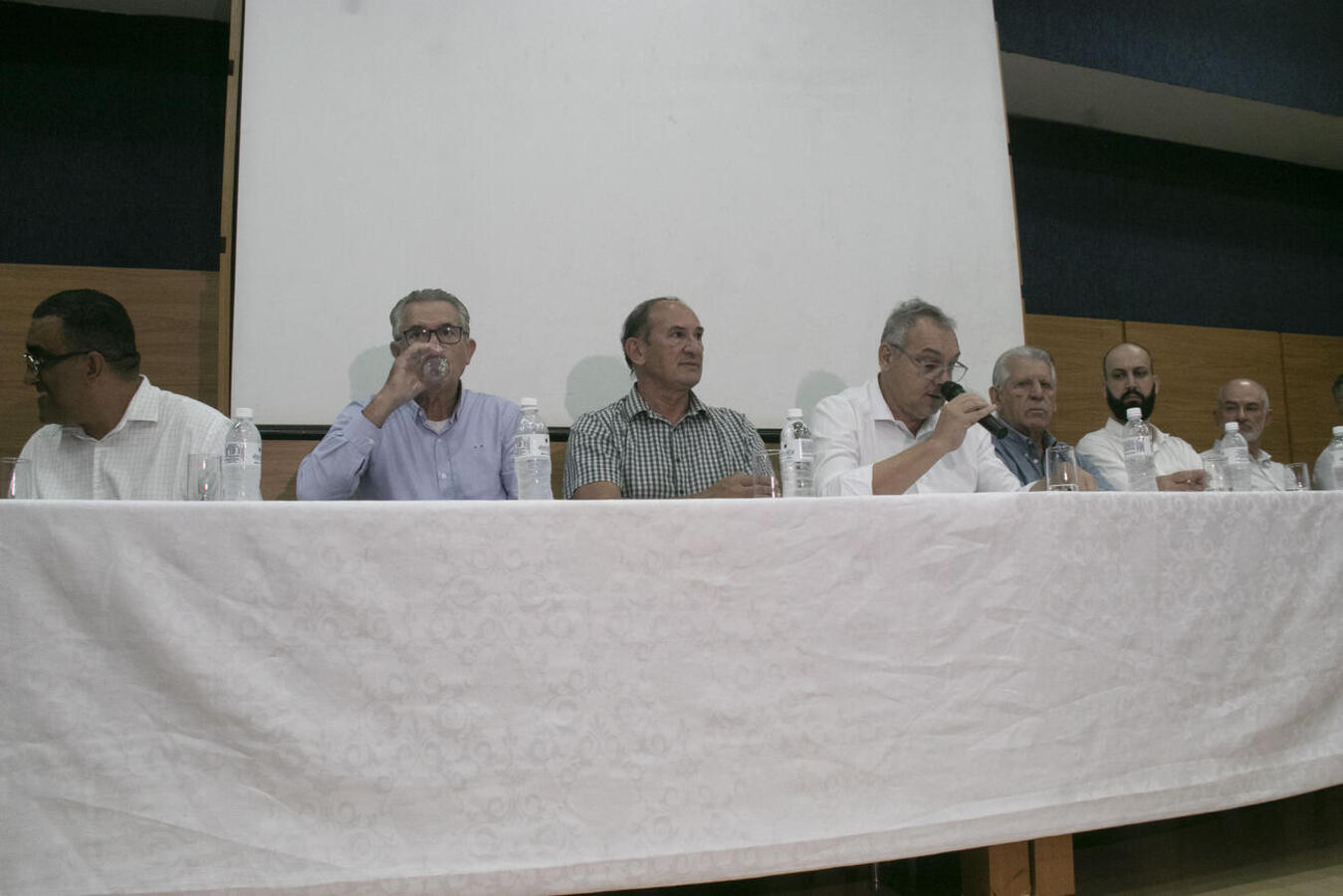 Medida foi oficializada após rescisão contratual e decreto de situação emergencial em saúde para garantir continuidade dos serviços