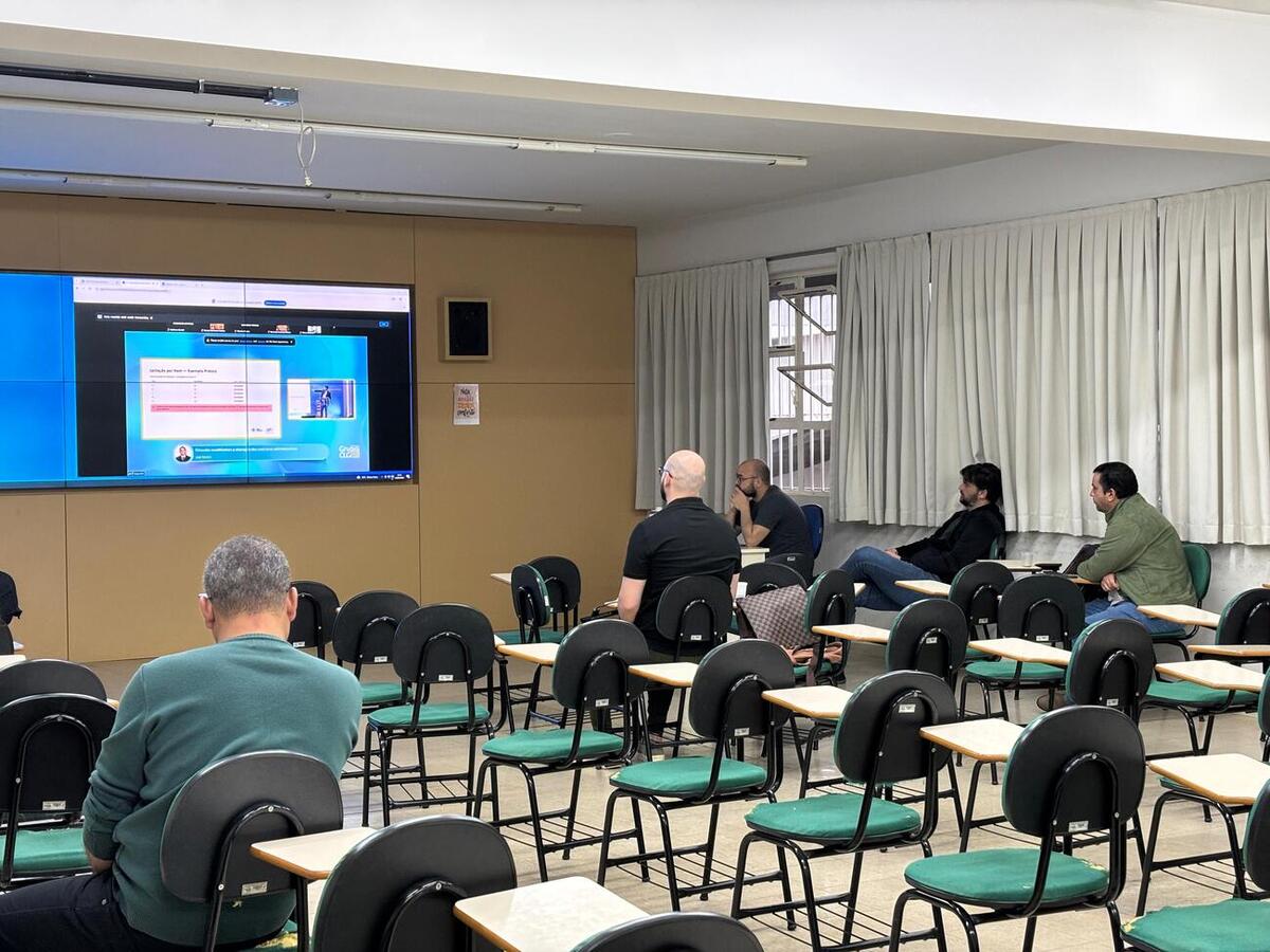 Capacitação remota reuniu 10 profissionais para debater atualizações jurídicas e contratos públicos, visando maior eficiência e segurança nas soluções administrativas do município