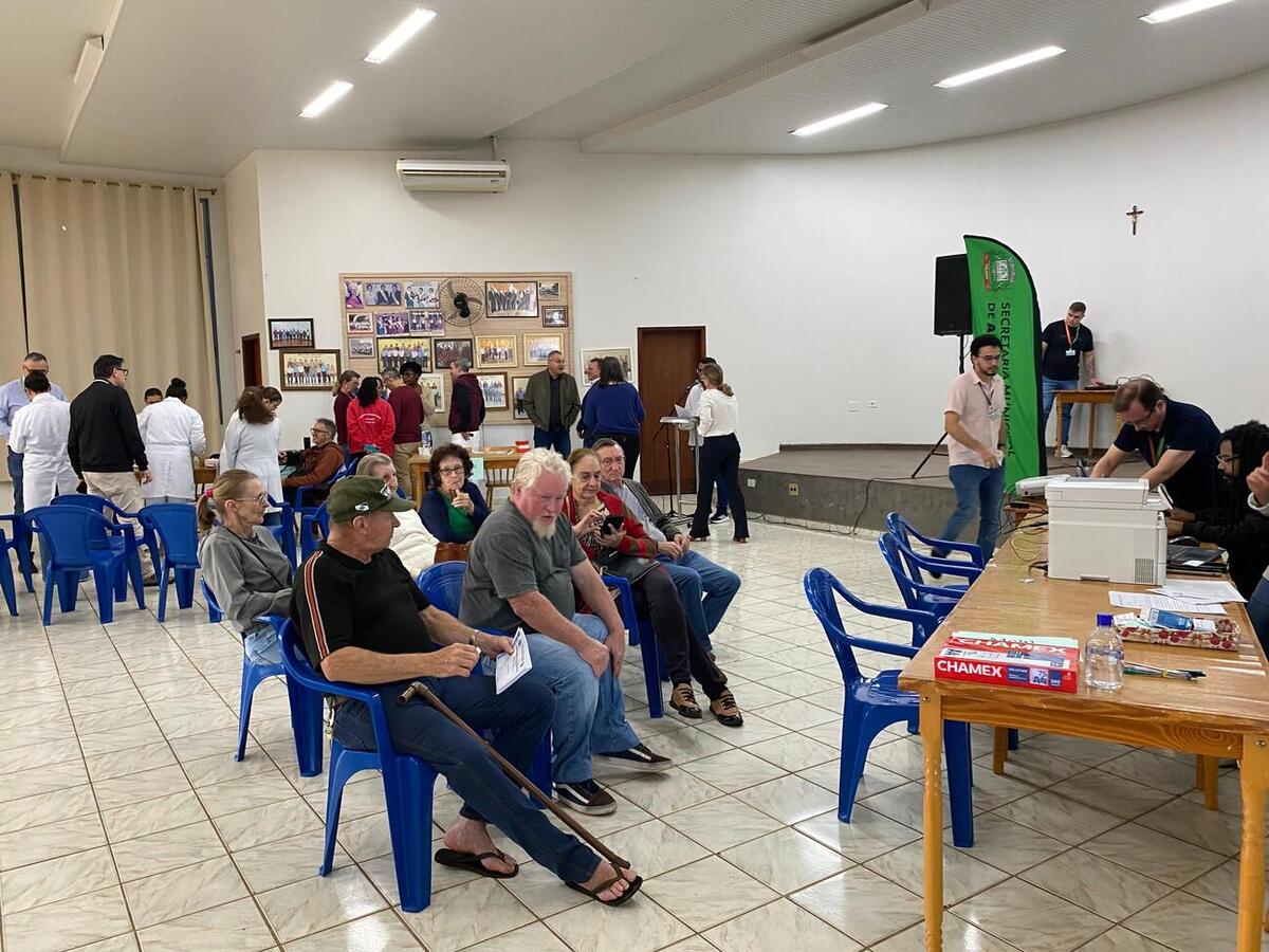 Na manhã desta quarta-feira (27) o distrito de Novo Sarandi recebeu mais uma edição da ação comunitária organizada pela Secretaria de Assistência Social, que visa descentralizar serviços públicos