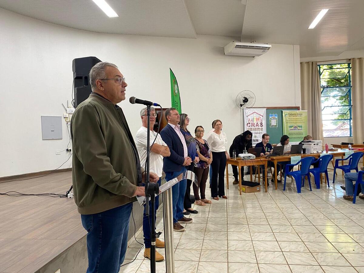 Na manhã desta quarta-feira (27) o distrito de Novo Sarandi recebeu mais uma edição da ação comunitária organizada pela Secretaria de Assistência Social, que visa descentralizar serviços públicos