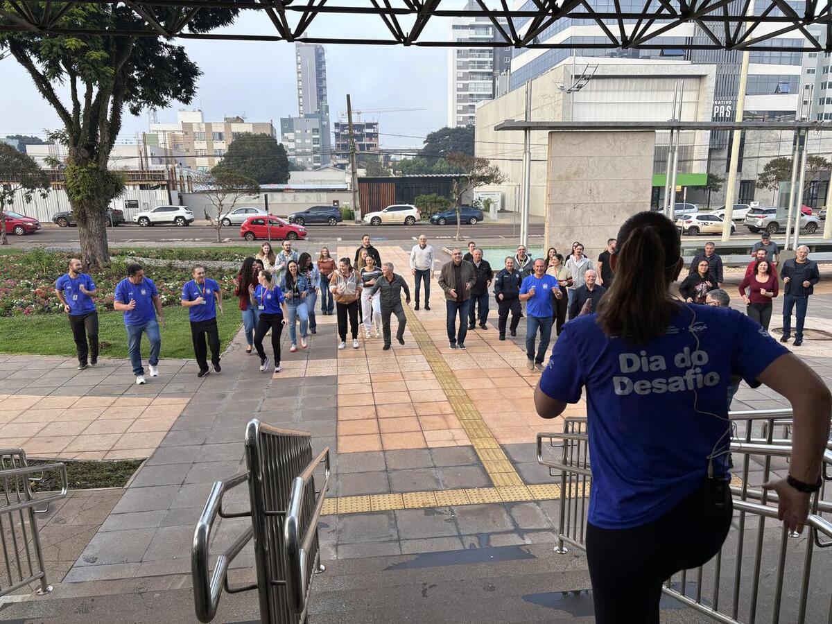 Ação promovida na manhã desta quarta-feira (27) pelo Sesc/PR contou com atividade física conduzida pela equipe da Secretaria de Esportes e Lazer