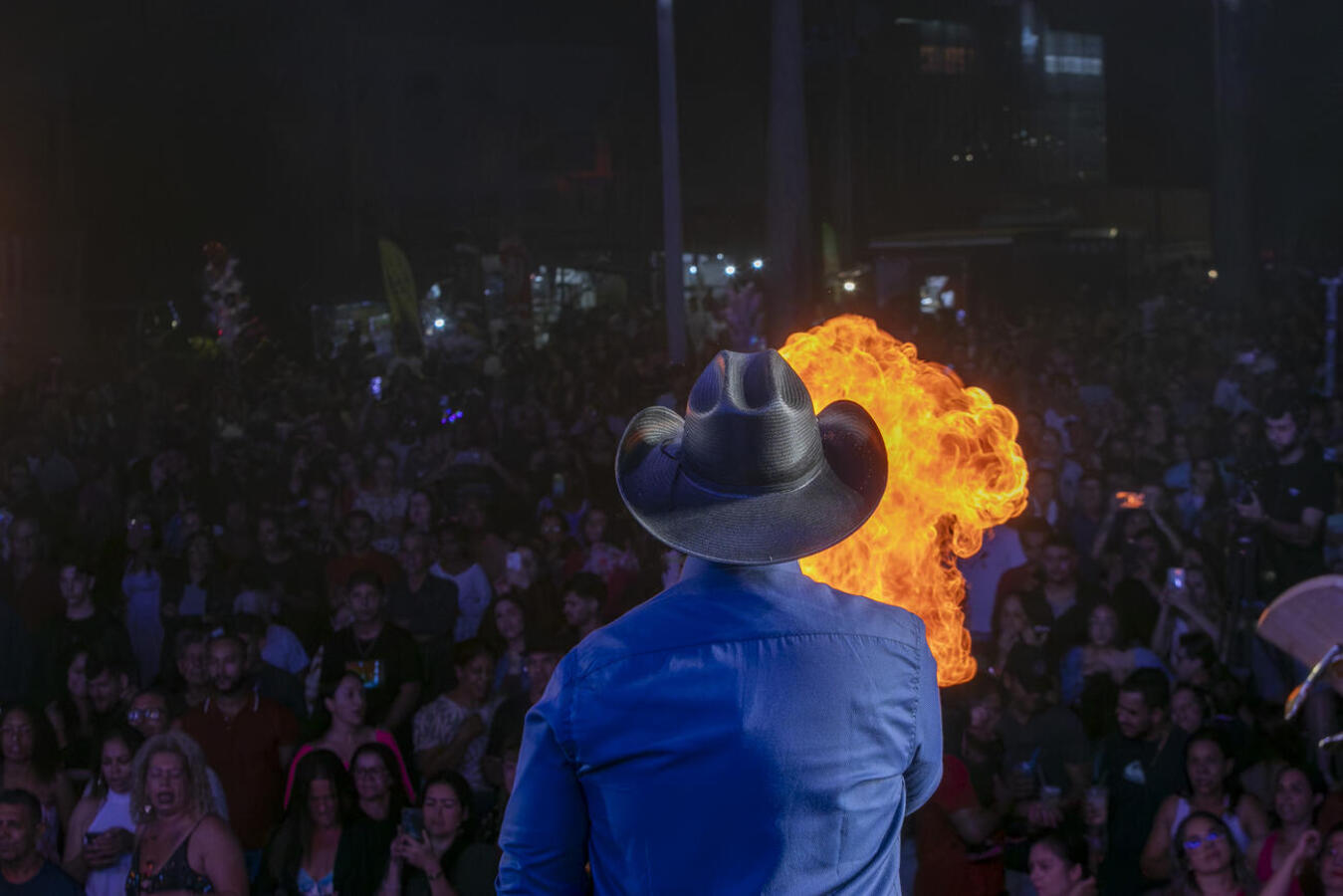 Evento realizado no dia 1° de maio reuniu cerca de 8 mil pessoas que celebraram e acompanharam shows de Kauan Delucci e da dupla Carreiro e Capataz