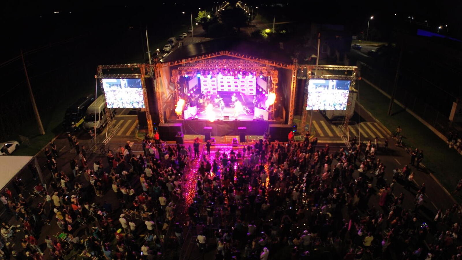 Evento realizado no dia 1° de maio reuniu cerca de 8 mil pessoas que celebraram e acompanharam shows de Kauan Delucci e da dupla Carreiro e Capataz