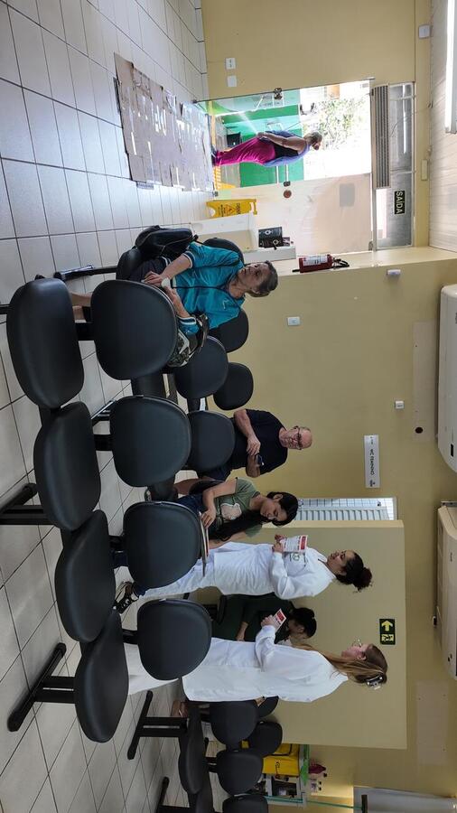 Em parceria com a Secretaria de Saúde, iniciativa aborda riscos da automedicação e descarte adequado para pacientes do SUS em farmácias municipais