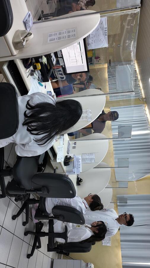 Em parceria com a Secretaria de Saúde, iniciativa aborda riscos da automedicação e descarte adequado para pacientes do SUS em farmácias municipais