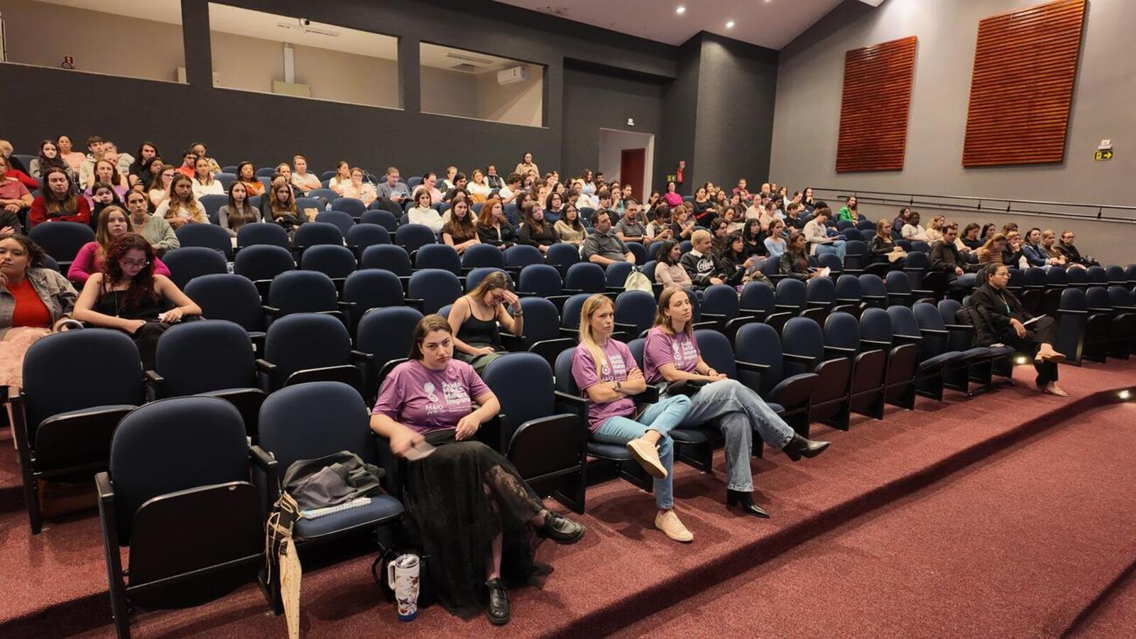 A Universidade Estadual do Oeste do Paraná (Unioeste) sediou uma ação em alusão ao Maio Furta-Cor, campanha de conscientização sobre a saúde mental materna