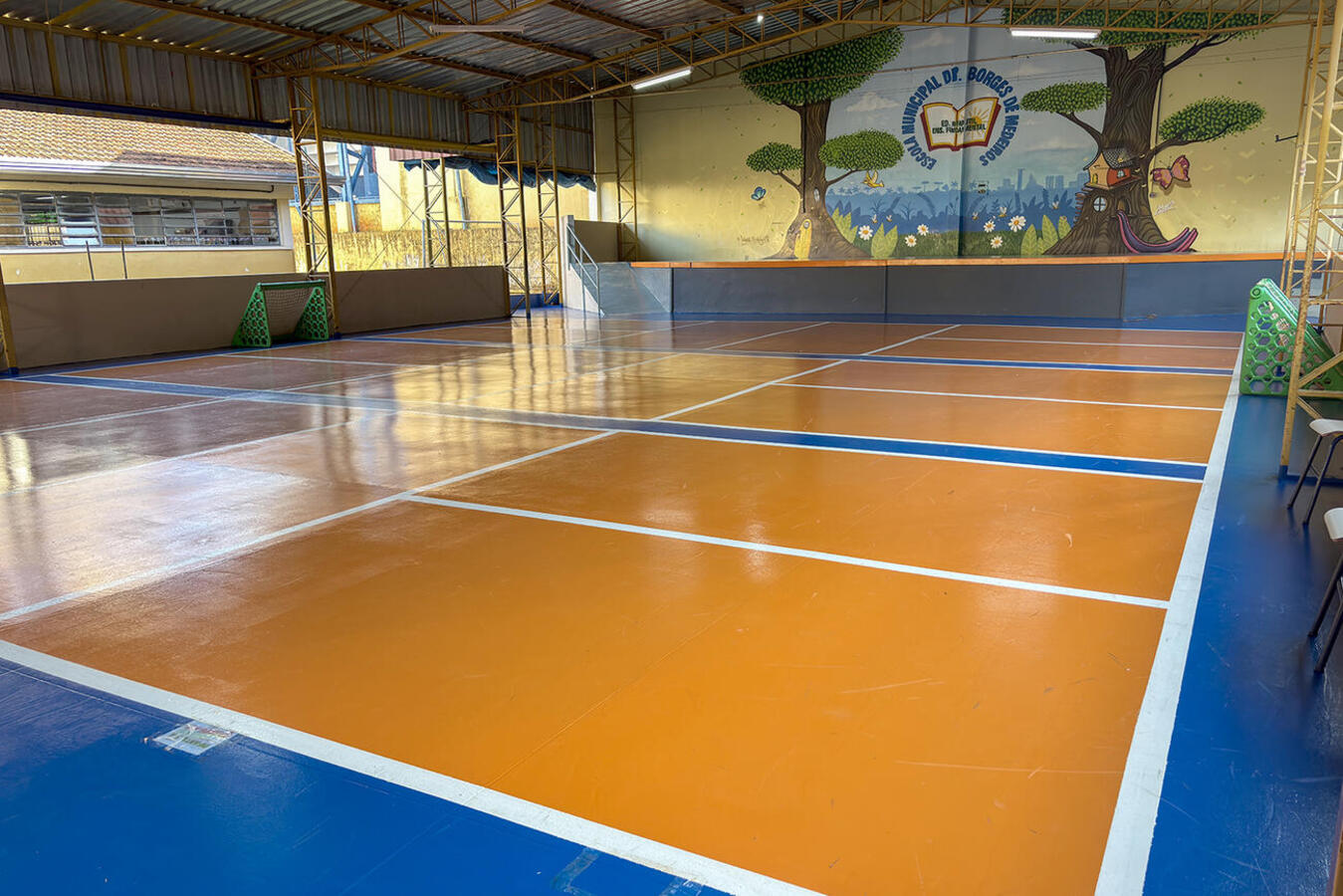 Em clima festivo, atos ocorreram na tarde desta terça-feira (5); na ocasião, prefeito e secretária da Educação vistoriaram melhorias estruturais concluídas recentemente