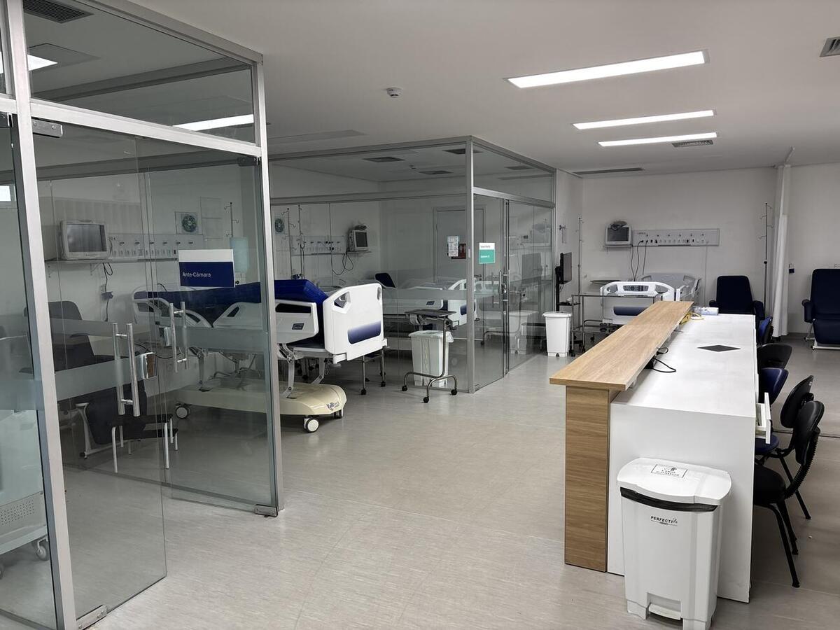Primeira transferência ocorreu nesta quinta-feira (14); serviços clínicos já começaram e estrutura cirúrgica deve ser ampliada nas próximas semanas