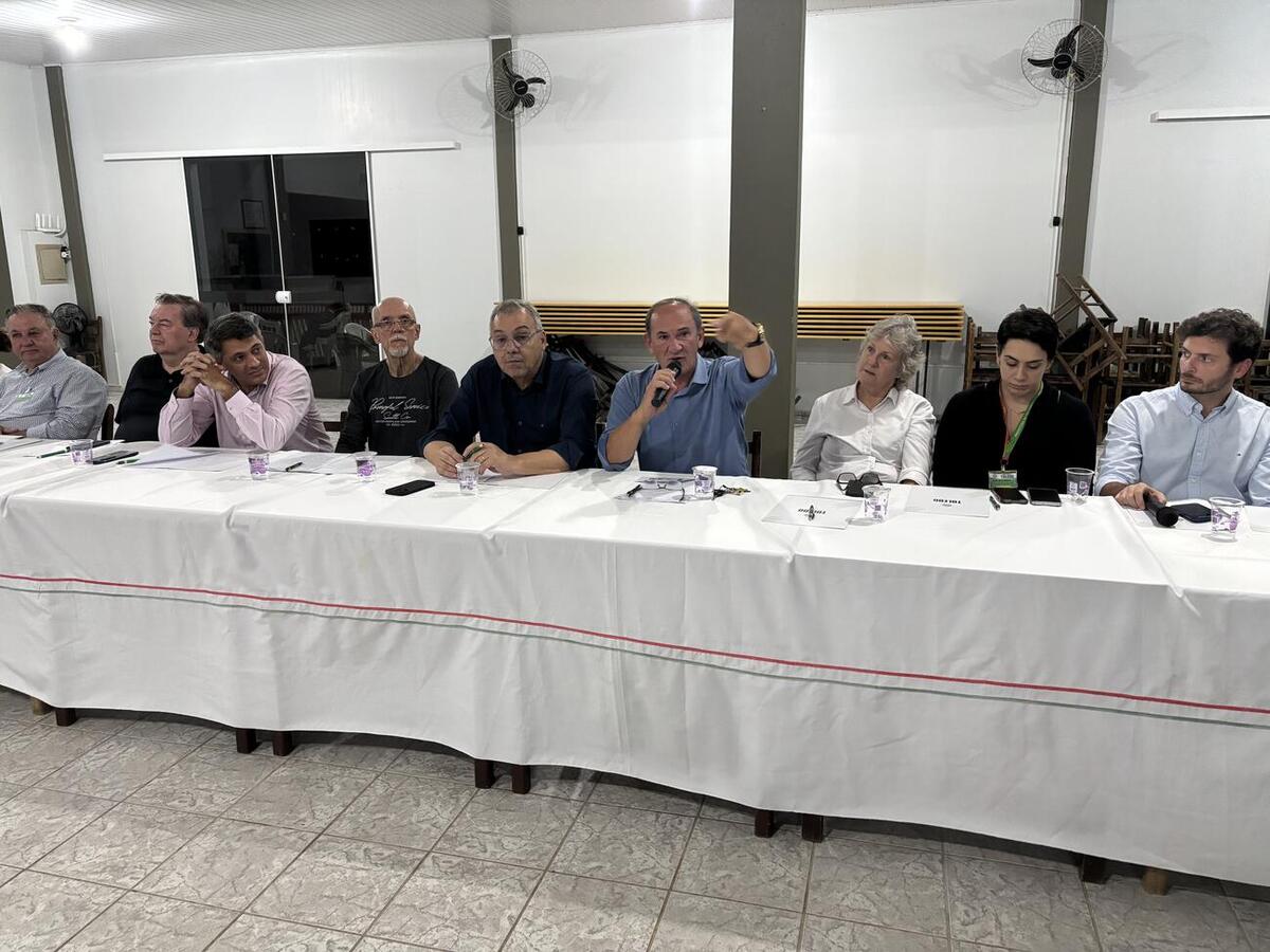 Encontro reuniu representantes da comunidade com toda estrutura administrativa para apresentação de propostas