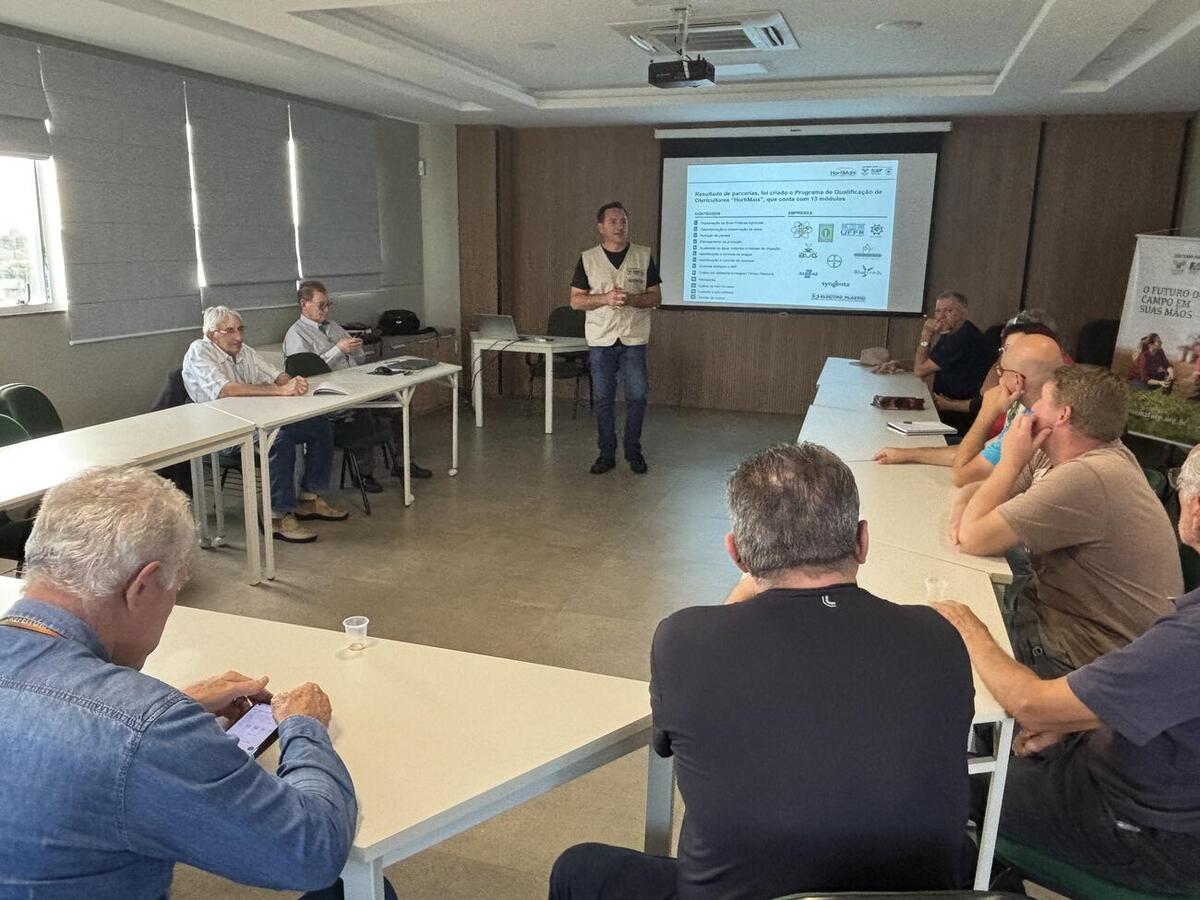 Produtores da região e demais interessados no setor se reuniram nesta segunda-feira (25) para o evento “Sensibilização HortiMais”