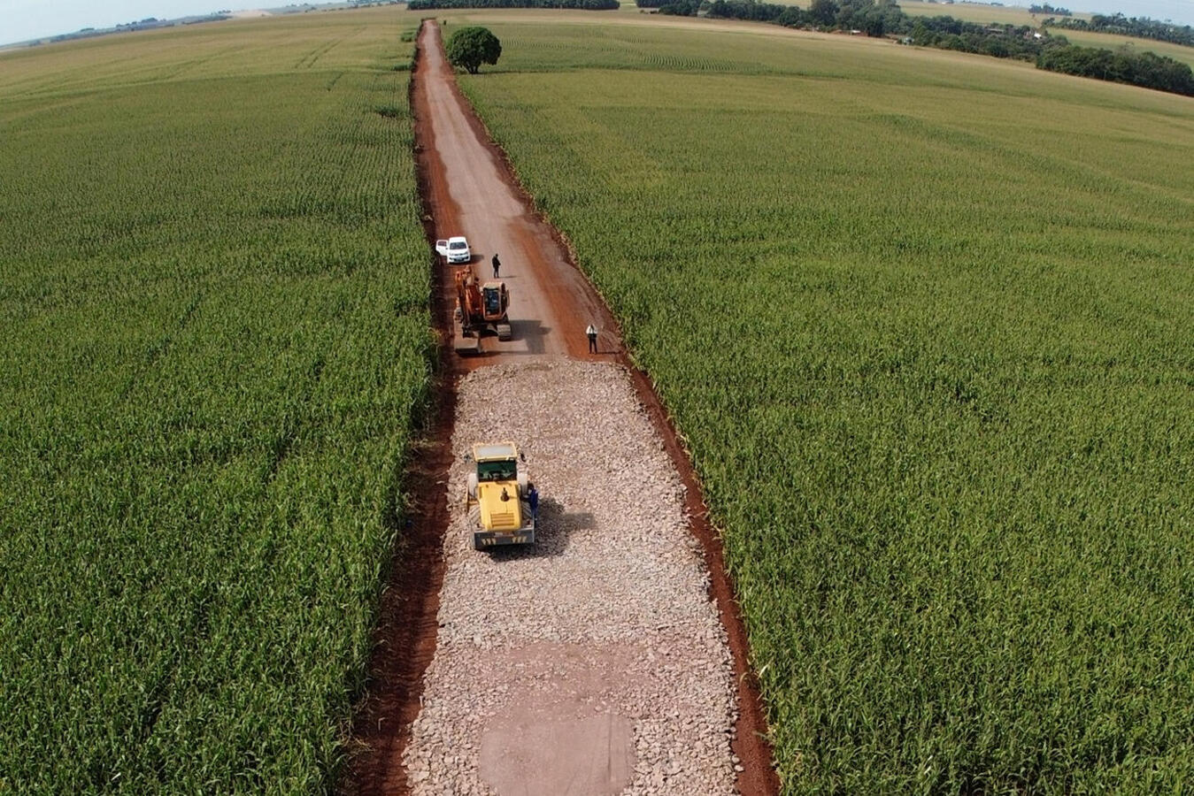 Comunidades de várias regiões estão sendo contempladas com 16,4 quilômetros de pavimentação e 8,4 de restauração de vias estratégicas para o município