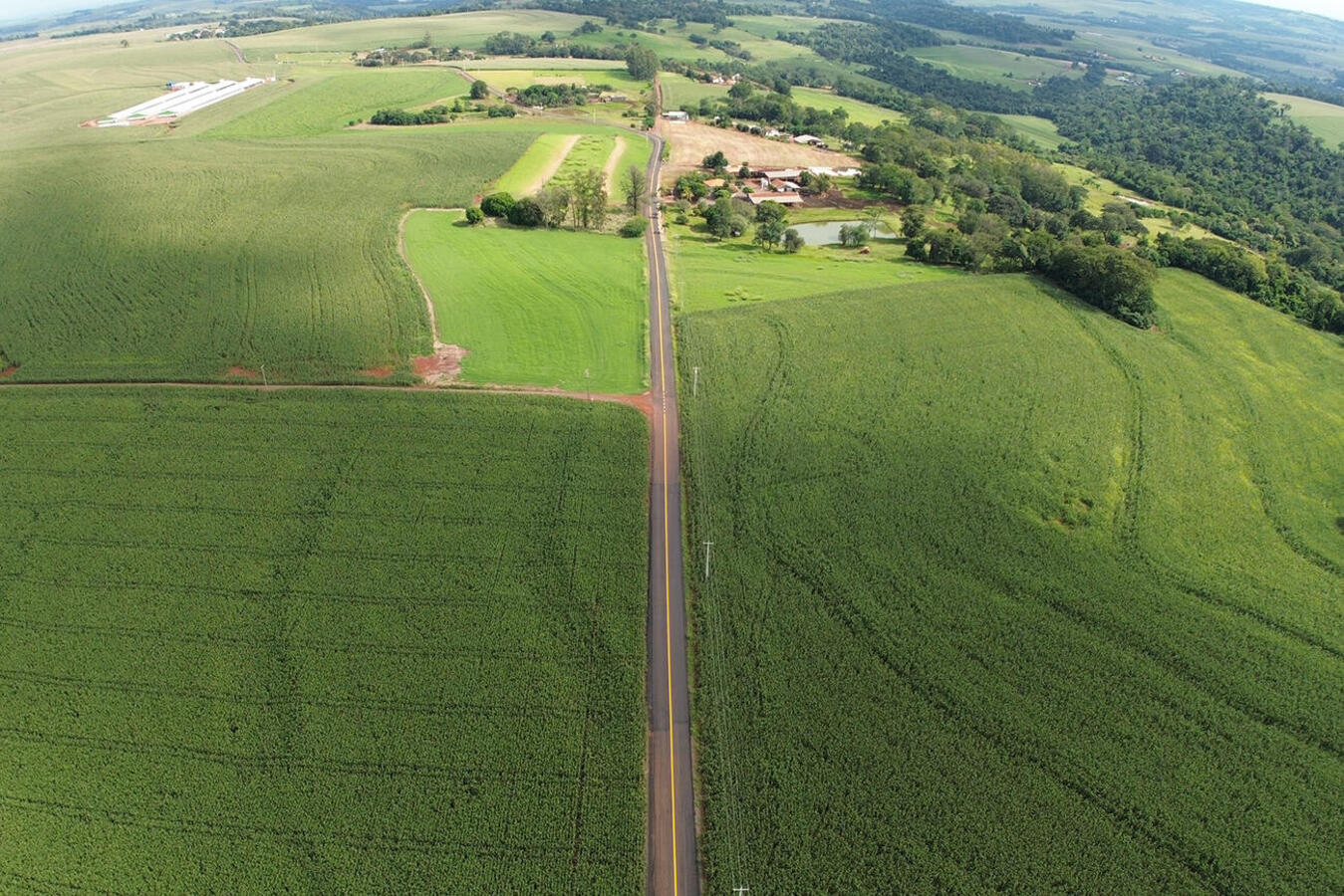 Comunidades de várias regiões estão sendo contempladas com 16,4 quilômetros de pavimentação e 8,4 de restauração de vias estratégicas para o município