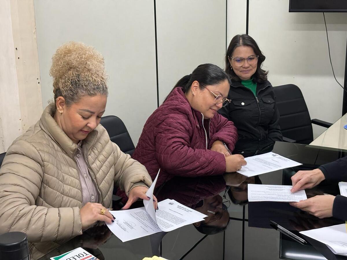 Professoras, assistente administrativo e um fisioterapeuta foram empossados para compor o quadro de servidores do município