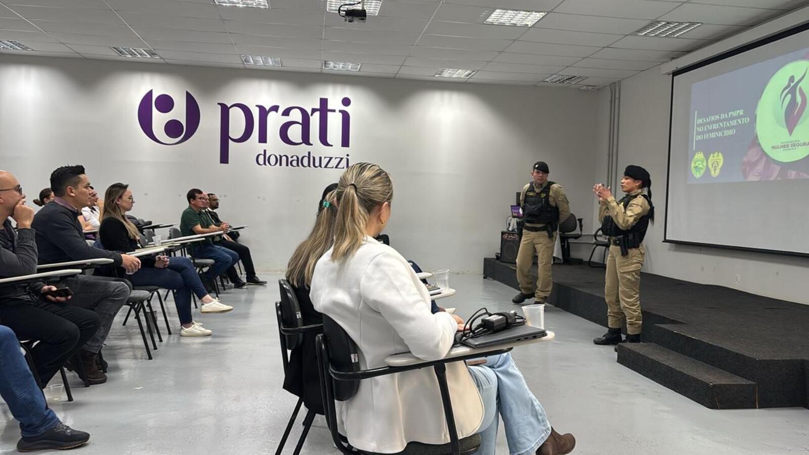 Nesta quinta-feira (28) a Secretaria da Mulher esteve na Prati-Donaduzzi para palestrar no Projeto Prati Respeitar, ação que visa fortalecer a cultura do respeito, da ética, da conscientização e a prevenção de violência