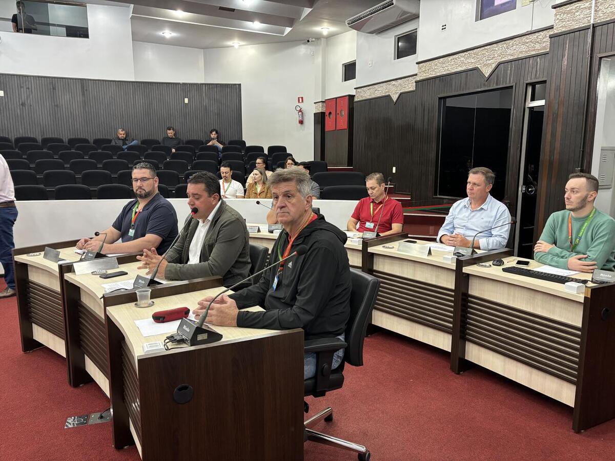 Dados sobre ações e finanças da Secretaria Municipal de Esportes e Lazer foram explanados em audiência pública realizada na manhã desta segunda-feira (25)