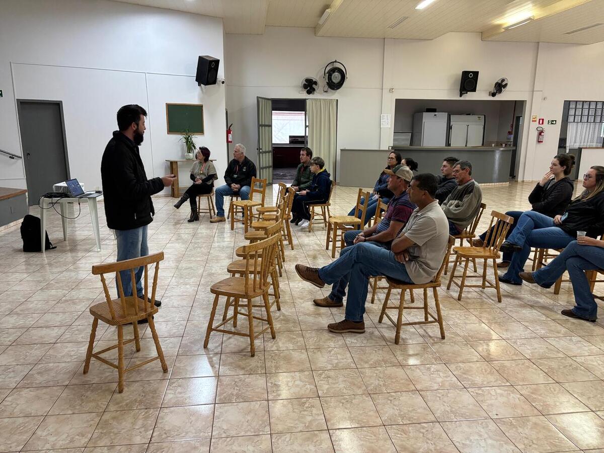 Na última sexta-feira (8), a Secretaria de Agricultura e Proteína Animal se encontrou com produtores da região para discutir temas essenciais para o sucesso da produção leiteira